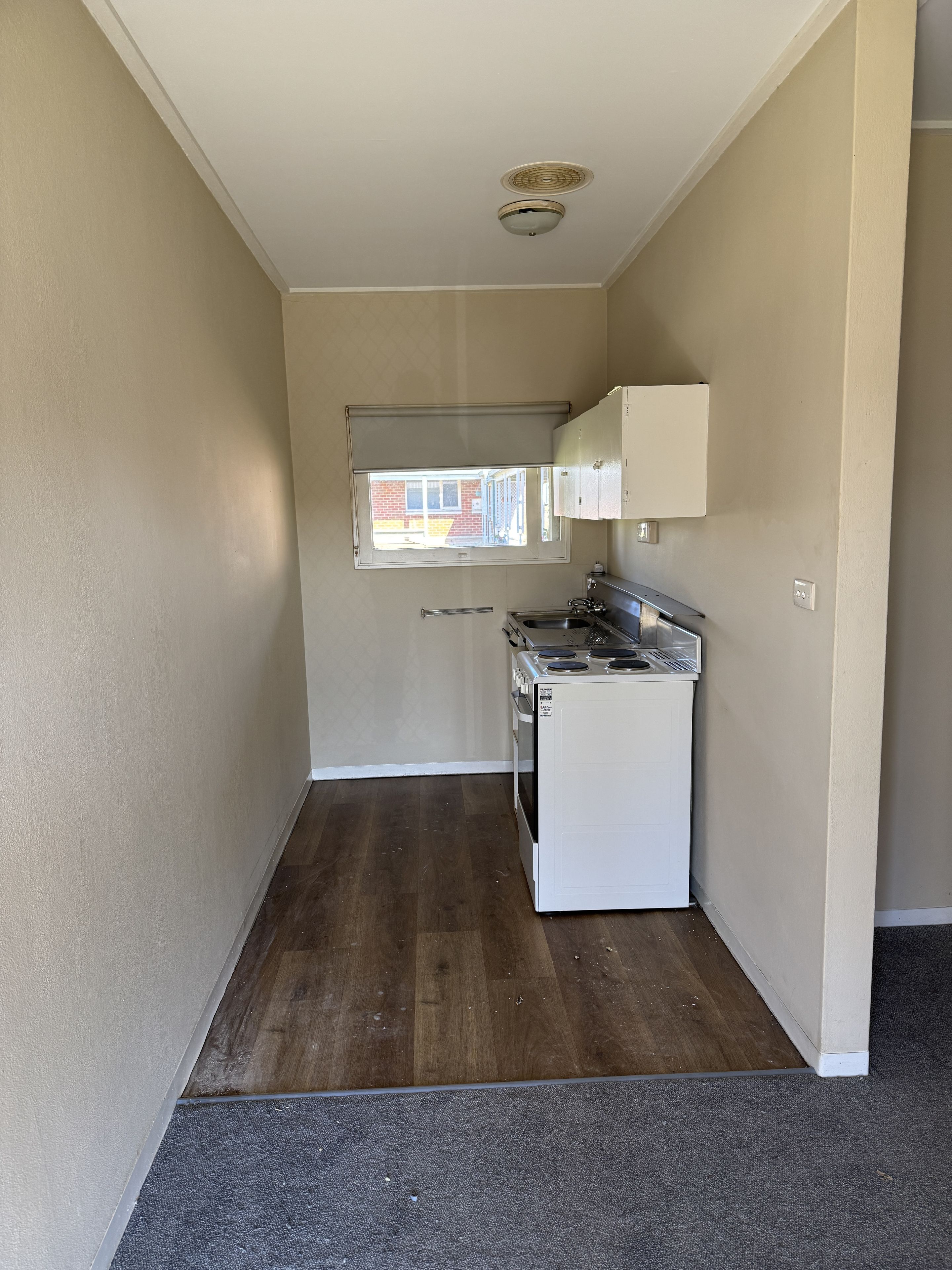 10/9-13 Russell Street — photo 4 of 5