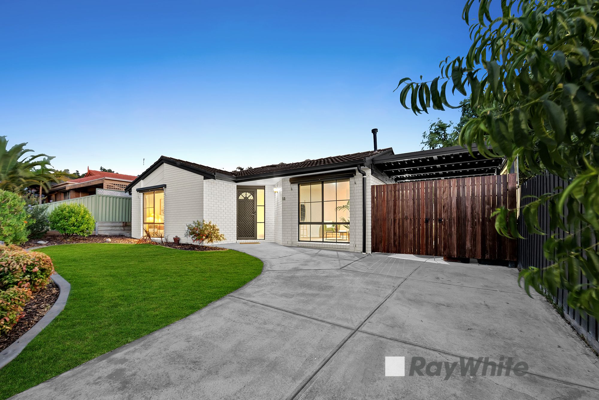 11 Amber Crescent, Narre Warren VIC 3805