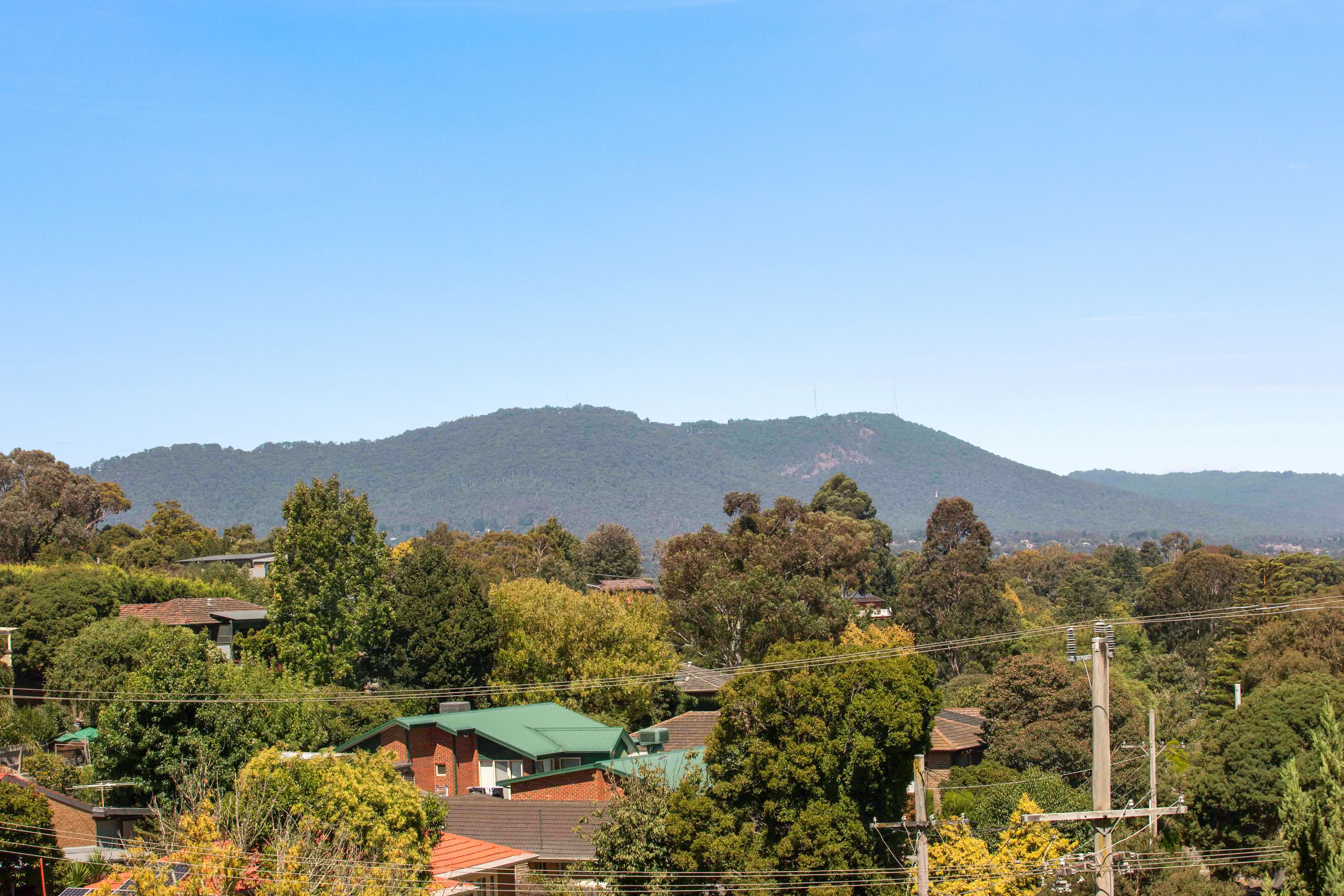 35 Old Kent Road, Mooroolbark, VIC 3138 Sold House Ray White