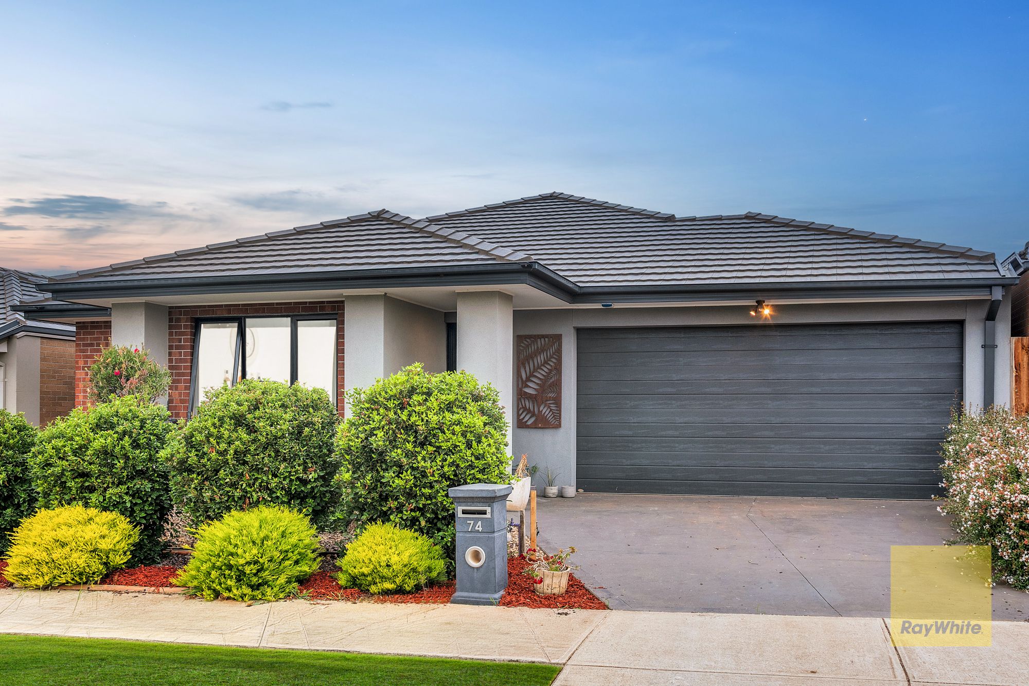 74 Bromley Circuit, THORNHILL PARK, VIC 3335
