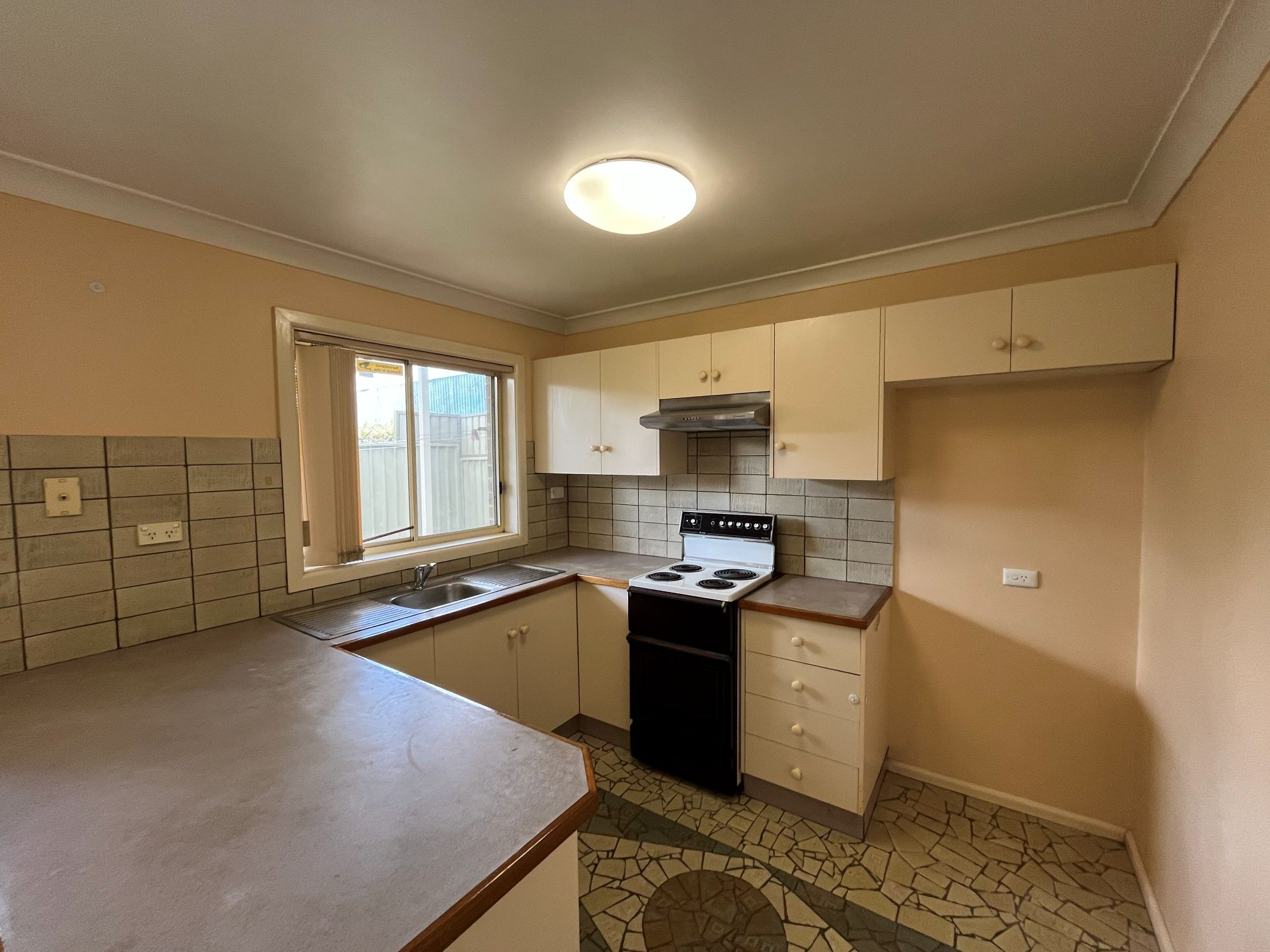 2/61A Grantham Road, Seven Hills, NSW 2147