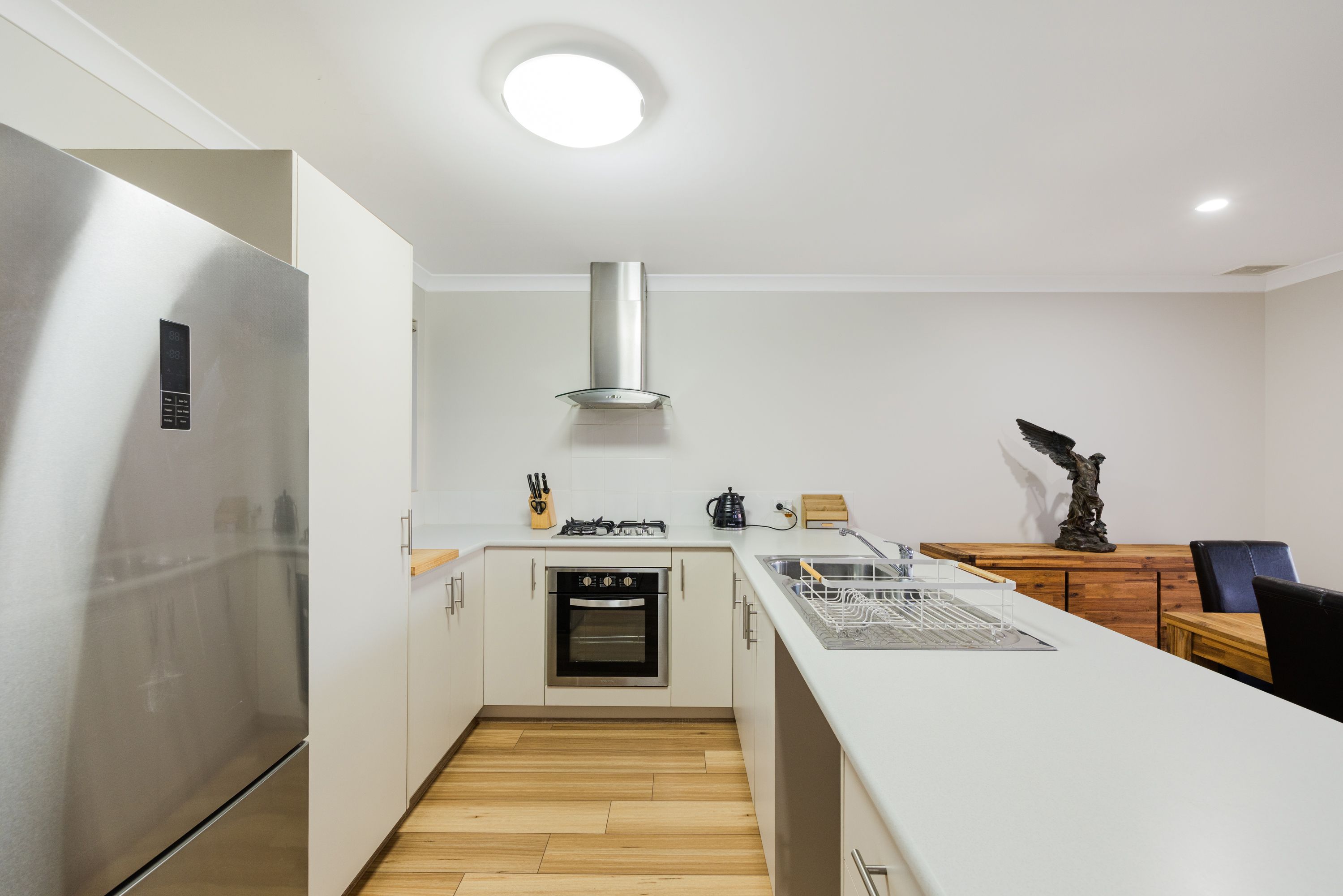 7b Marchant Way — photo 4 of 20