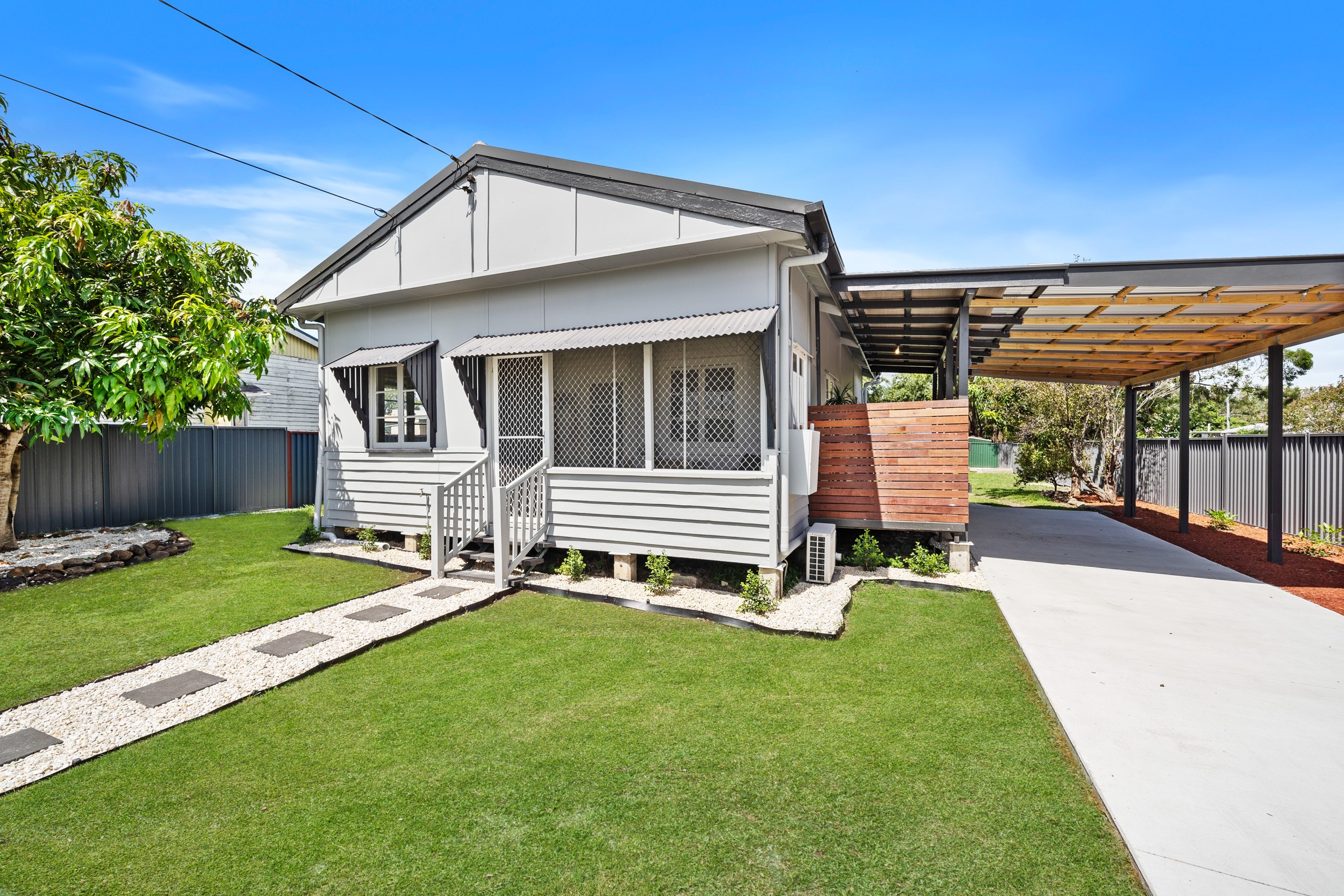 198 South Station Road, Silkstone, QLD 4304