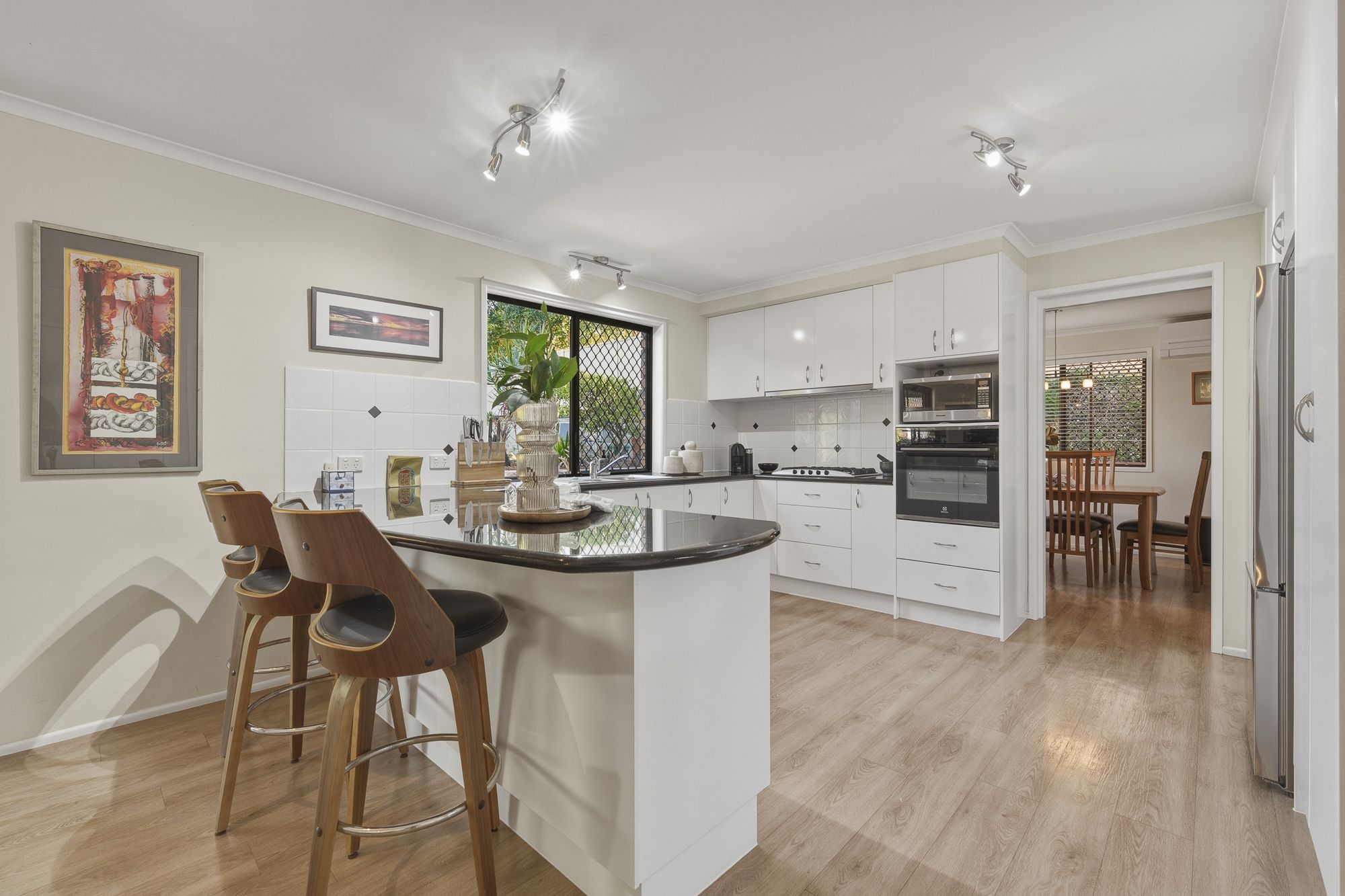 10 Loren Street — photo 3 of 26