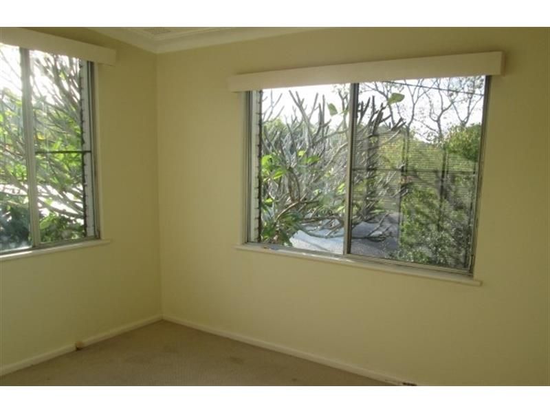 8 Weismantle Street — photo 3 of 6