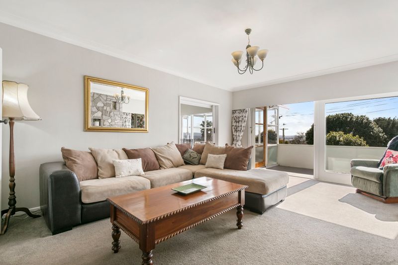 Substantial Family Home - Mount Albert