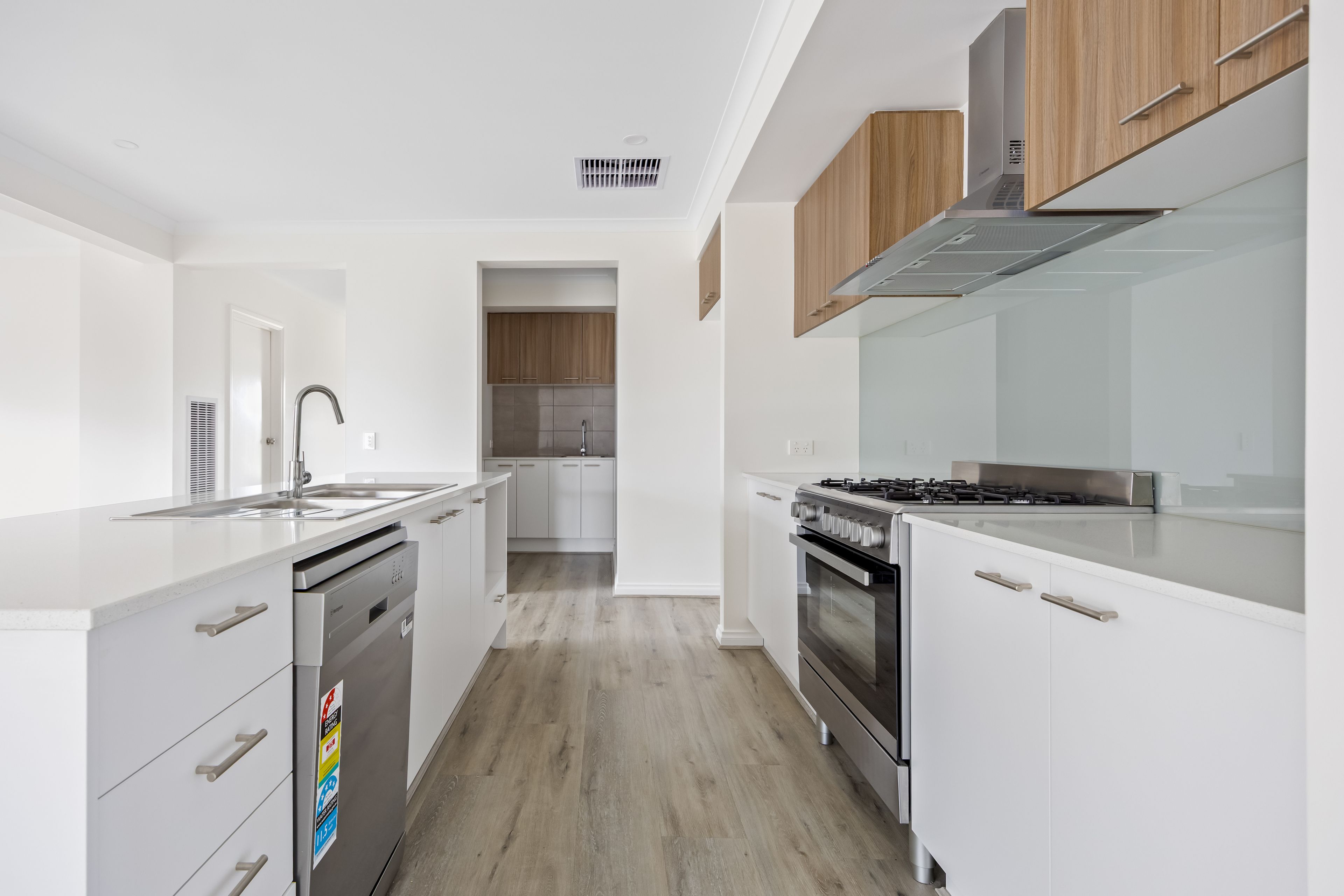 9 McGeachin Street — photo 4 of 15