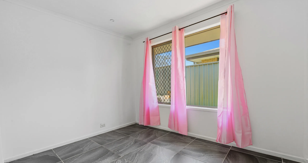 2 Champagne Crescent — photo 5 of 10