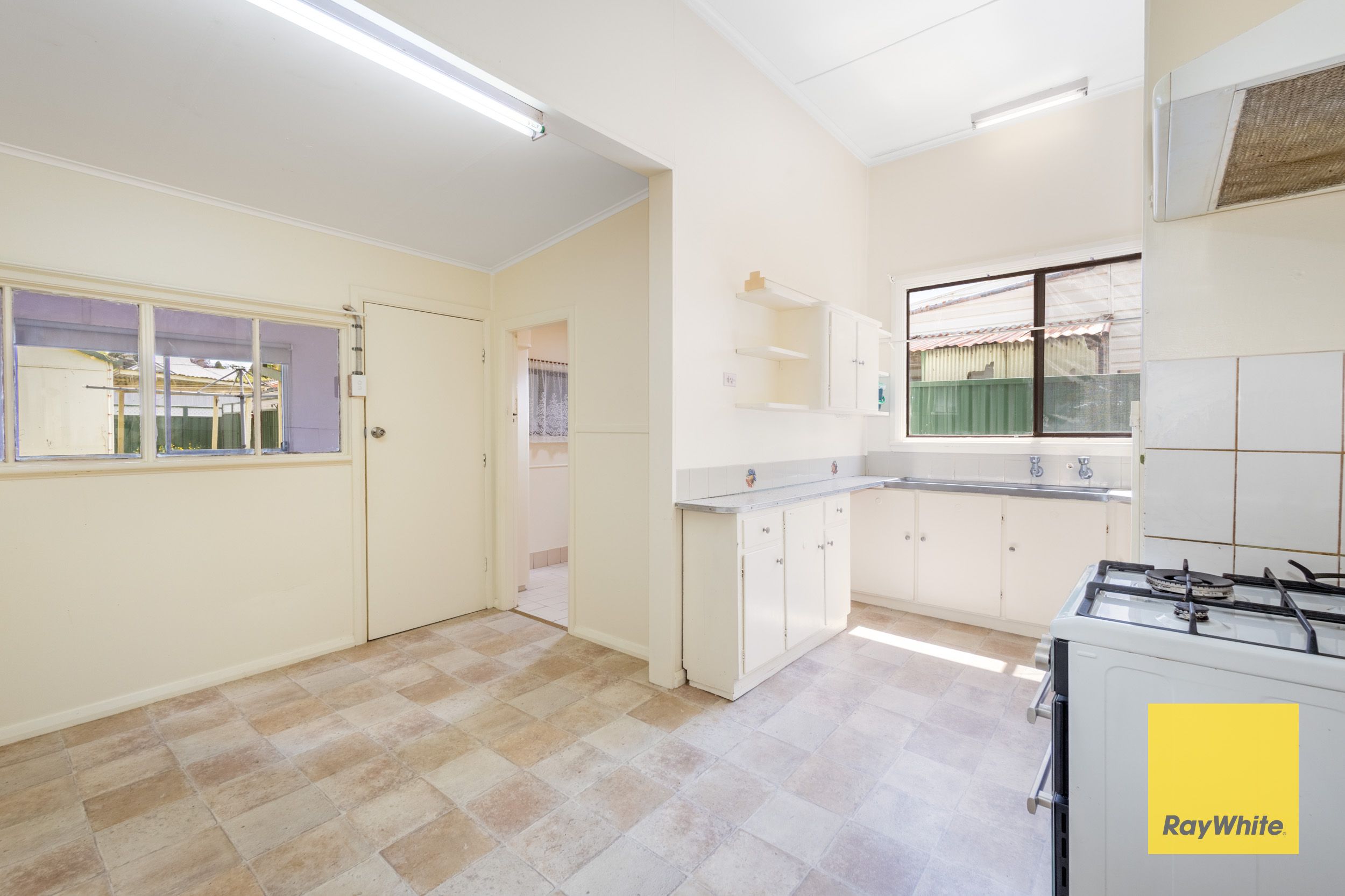 90 Laurence Street — photo 11 of 17