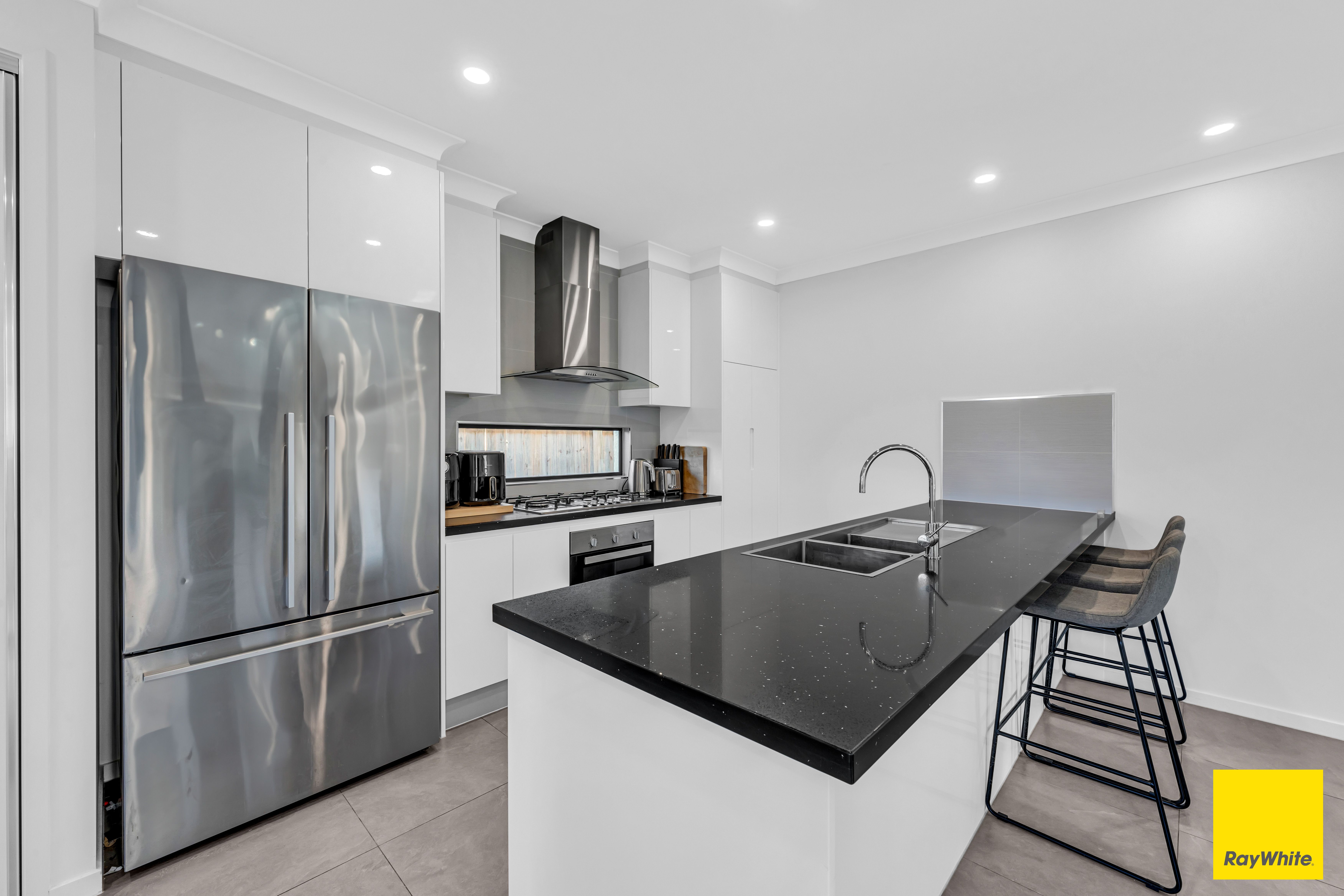 10 Blackmountain Trail, Mount Peter, QLD 4869