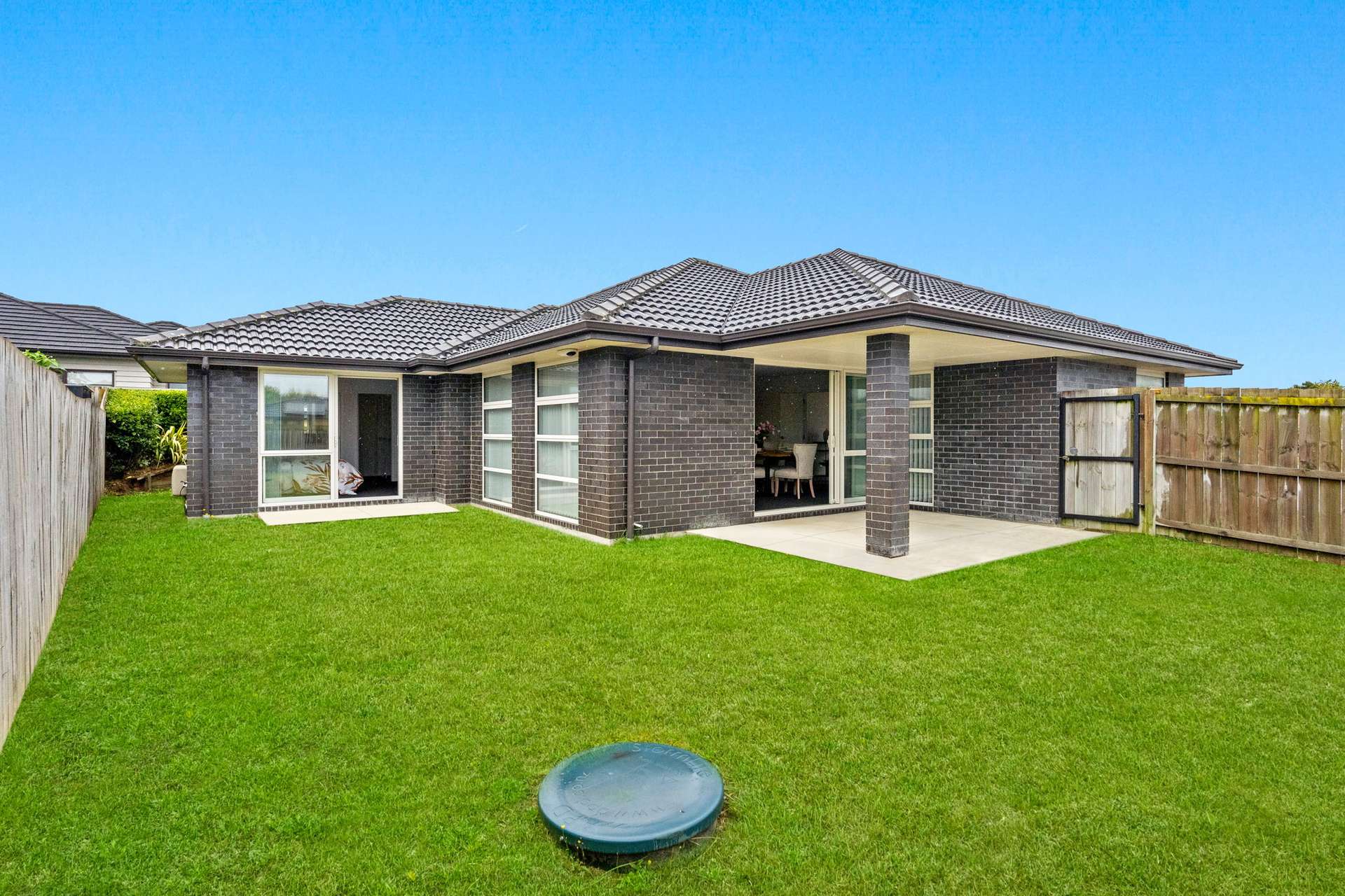 6 Dumas Place photo 1