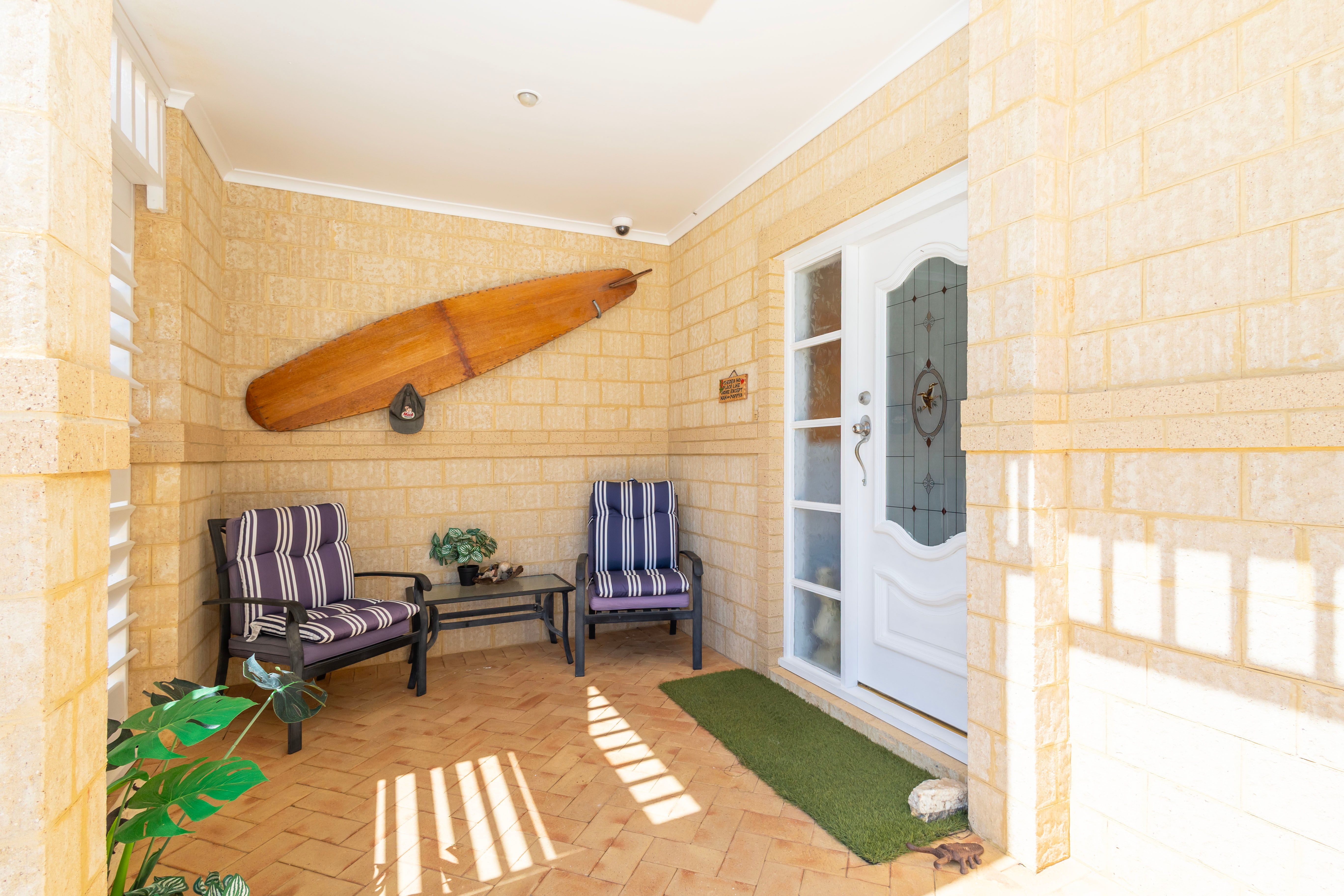 18 CASUARINA Crescent — photo 12 of 30
