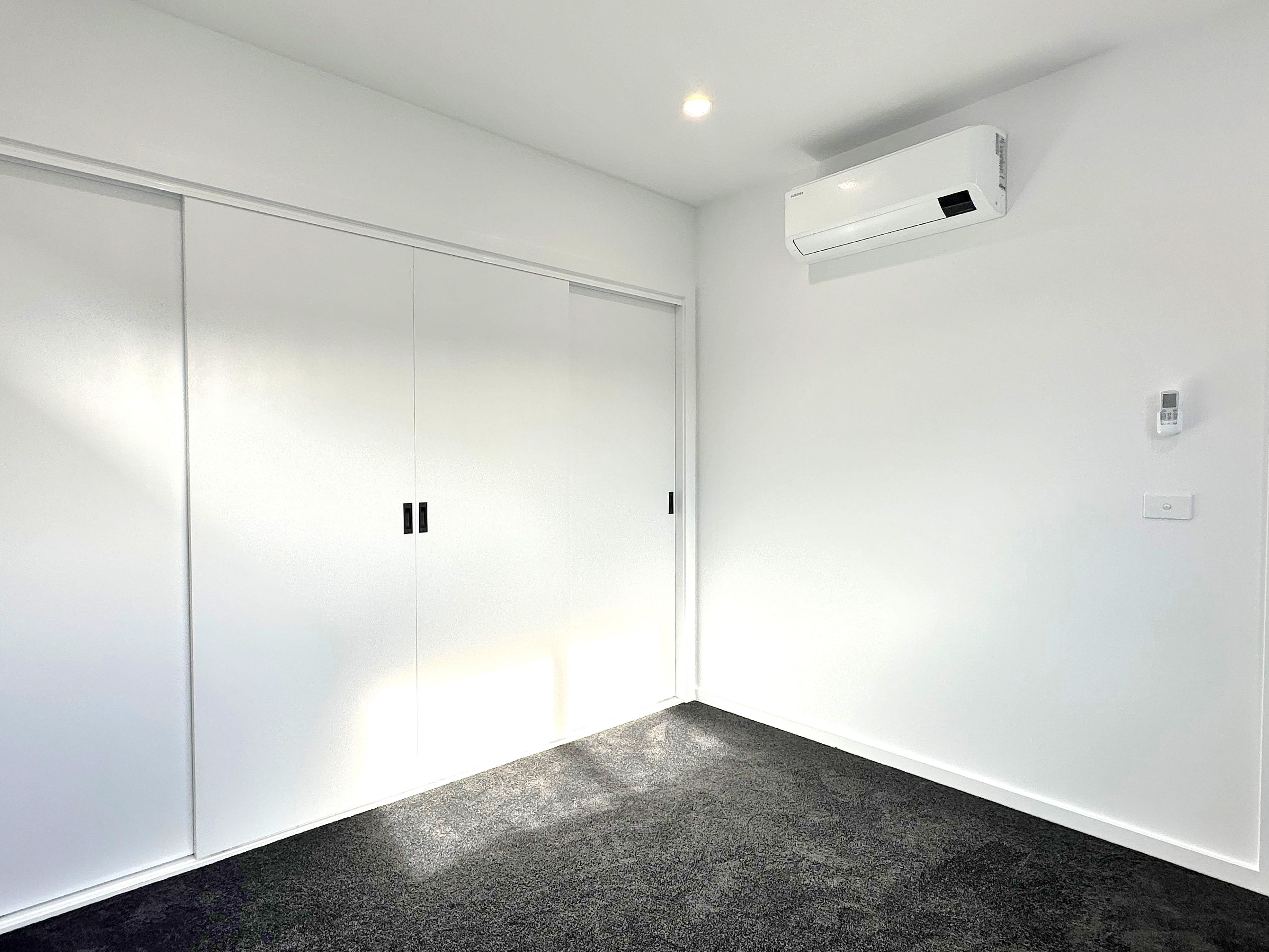 1/40 Eisenhower Street — photo 9 of 12