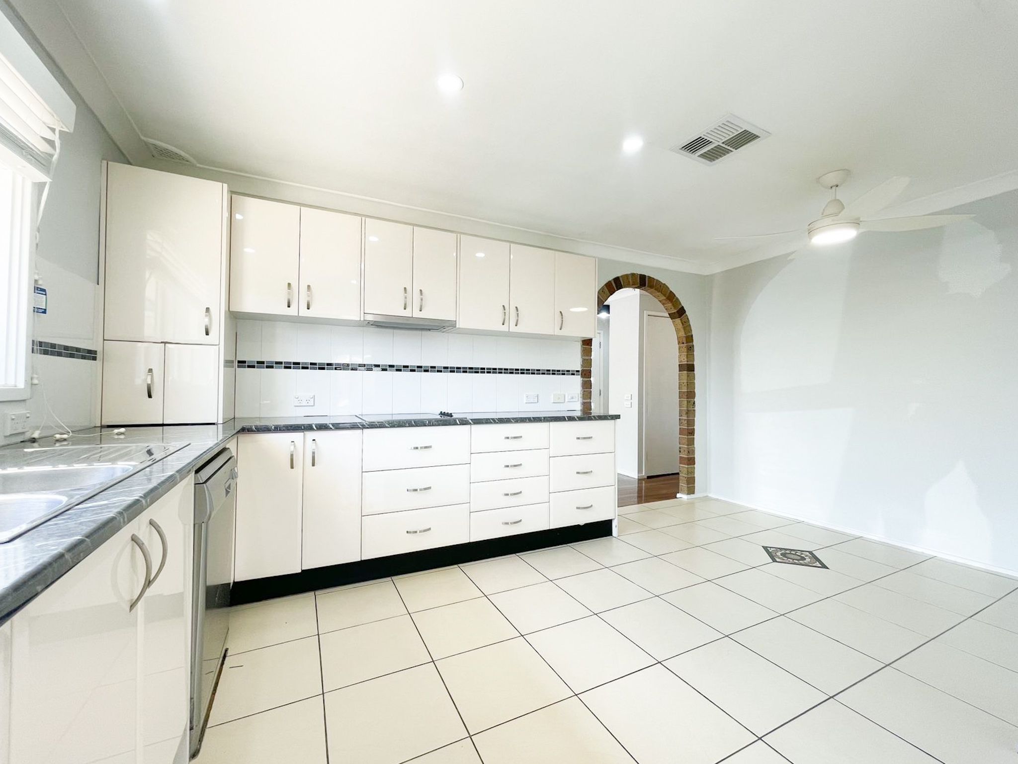 72 Trinity Drive, Cambridge Gardens, NSW