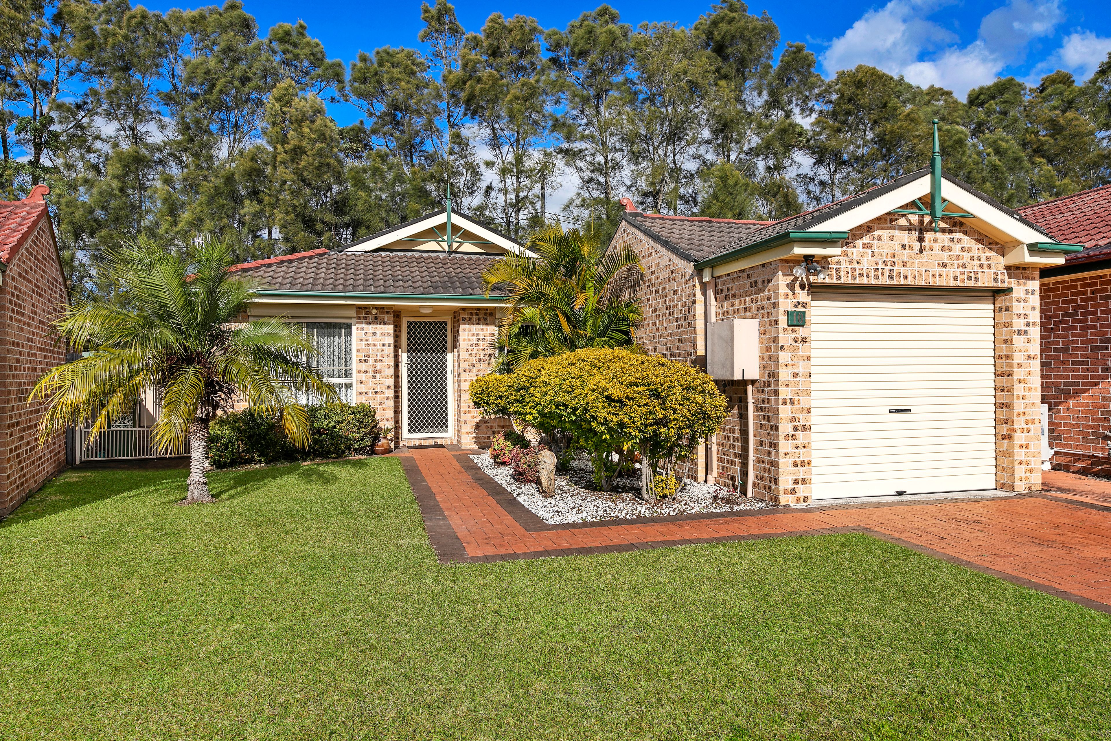 10 Macintyre Street