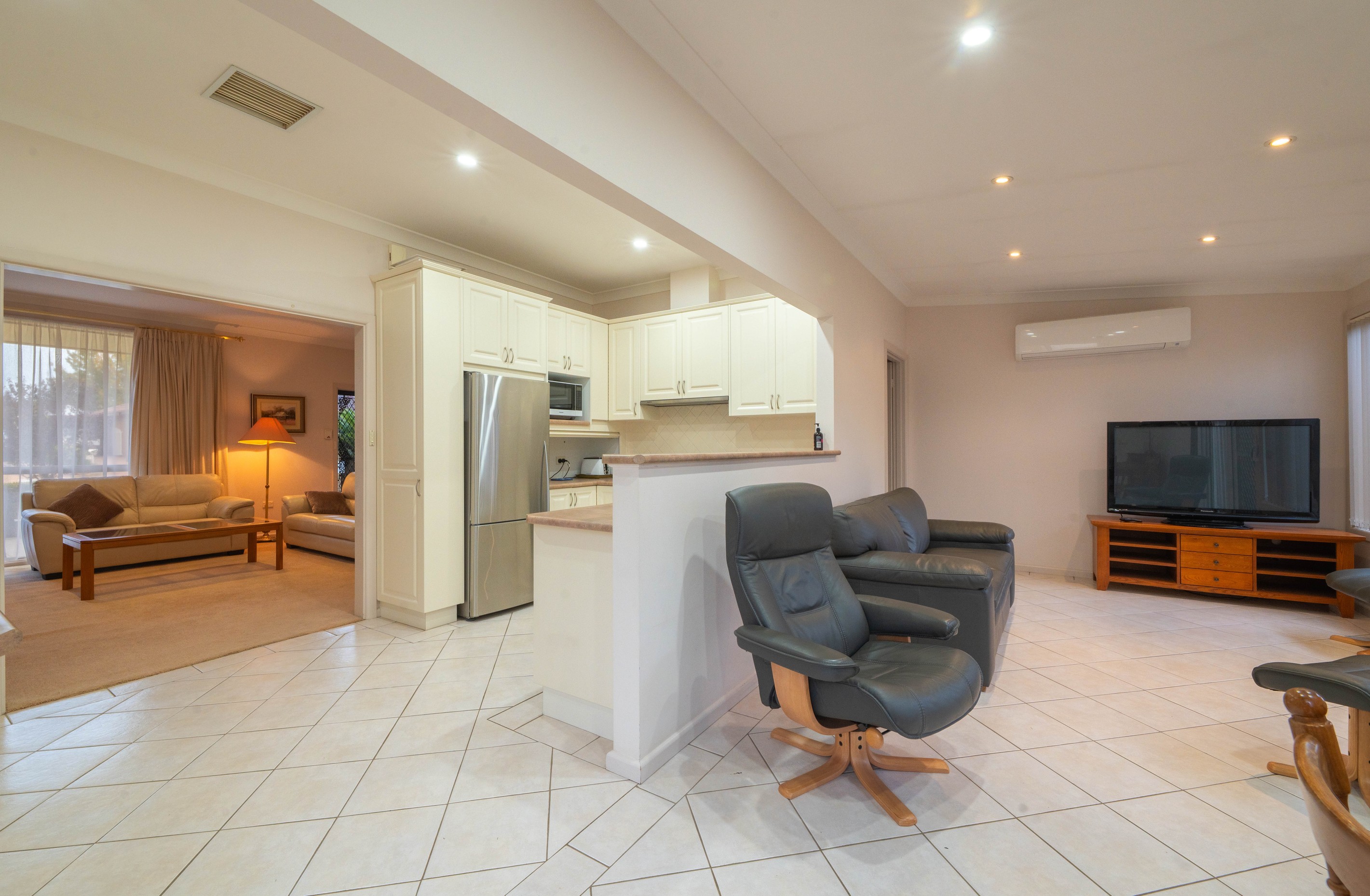 11 Downes Crescent, Parkes, NSW 2870