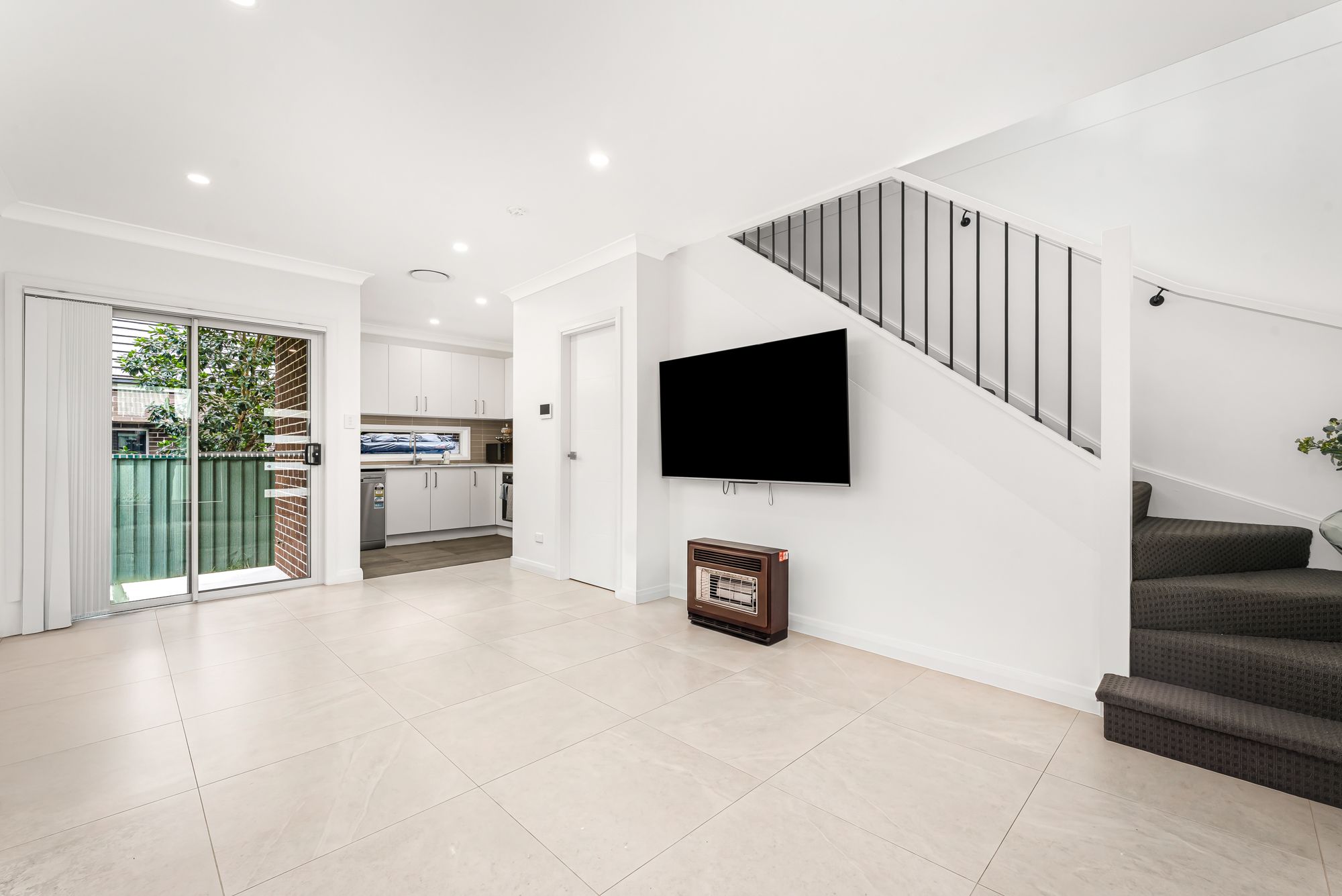 5/54 Canberra Street — photo 3 of 14