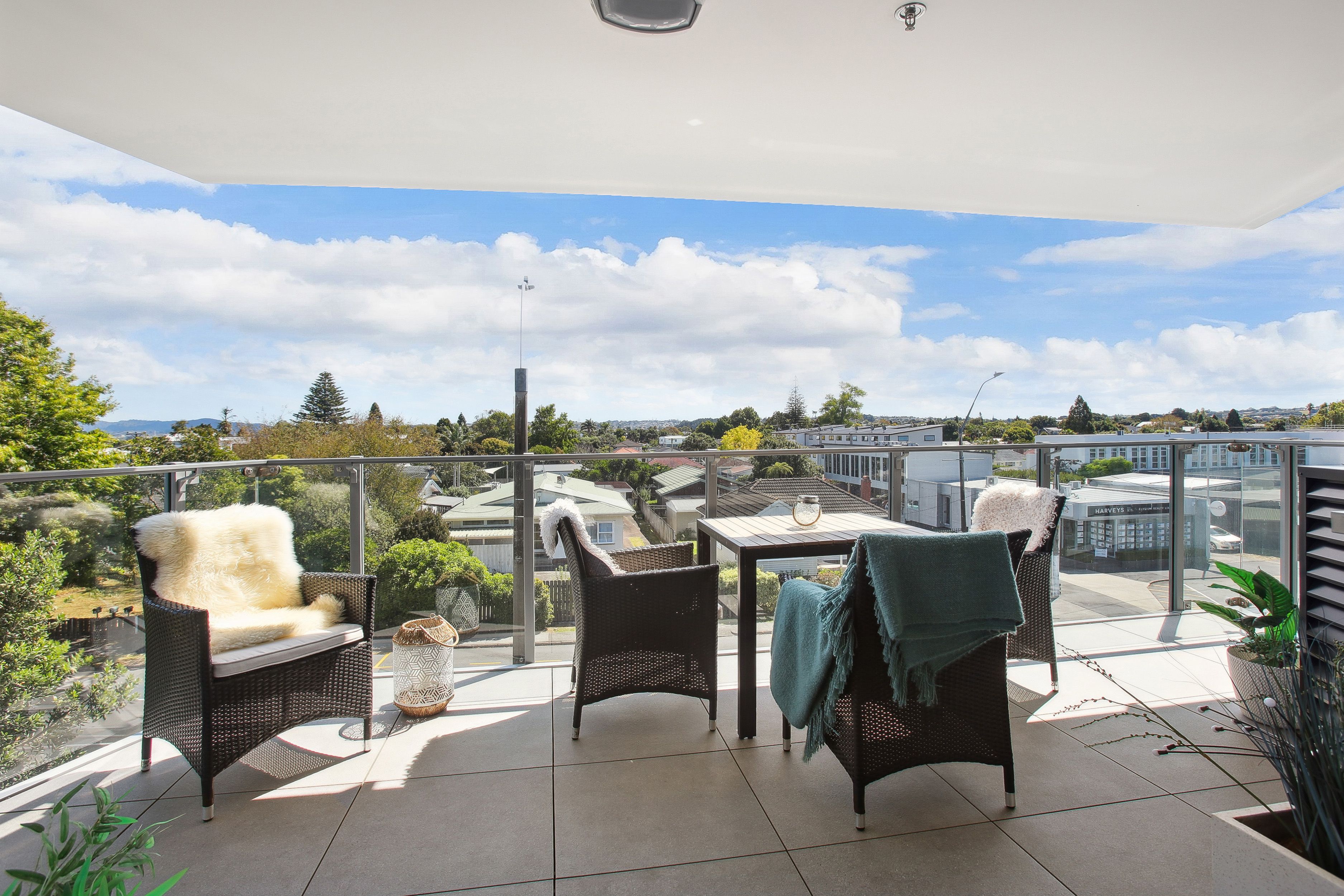 2A/84 Gunner Drive, Te Atatu Peninsula, Waitakere City