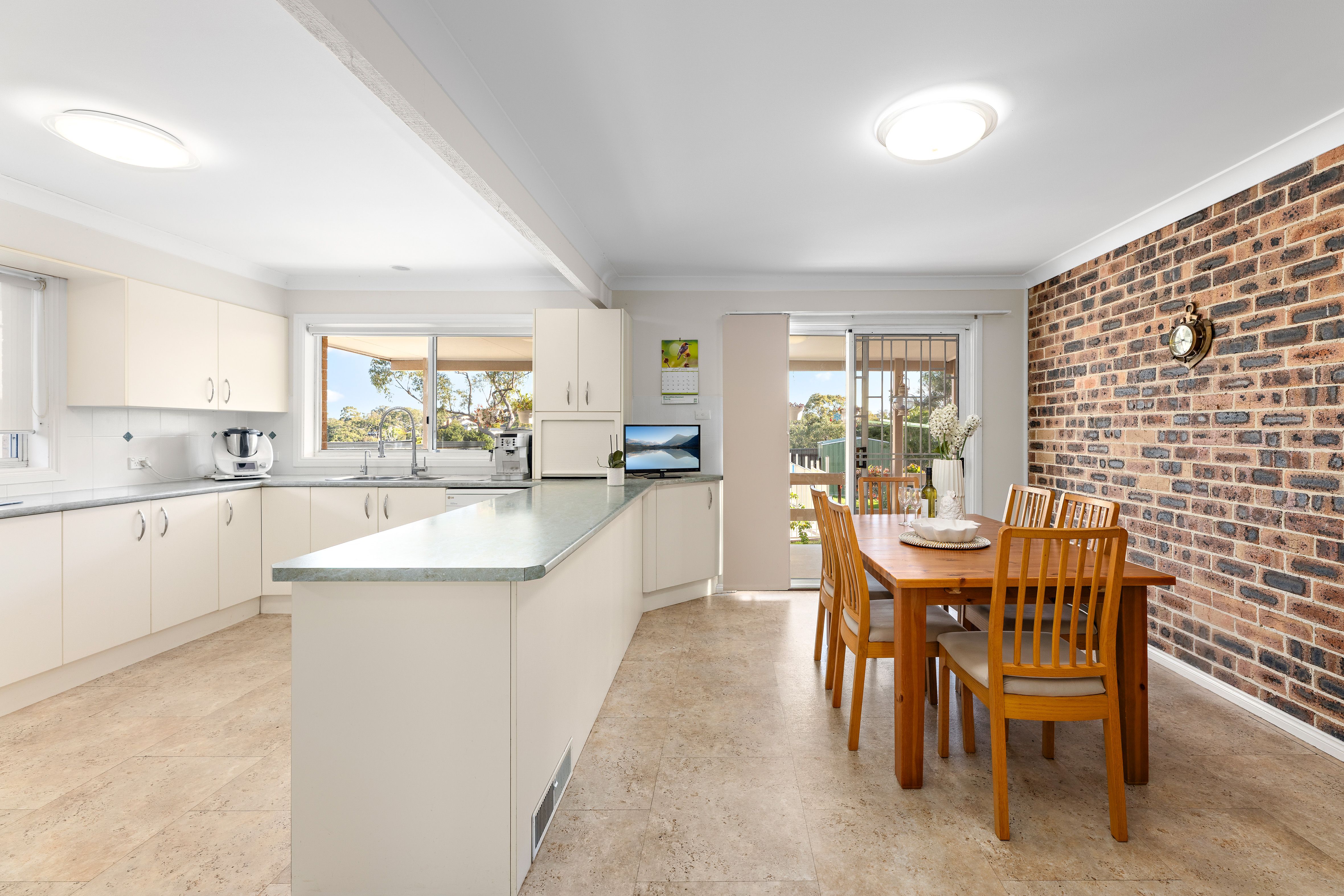 24 Wilbung Road — photo 3 of 19