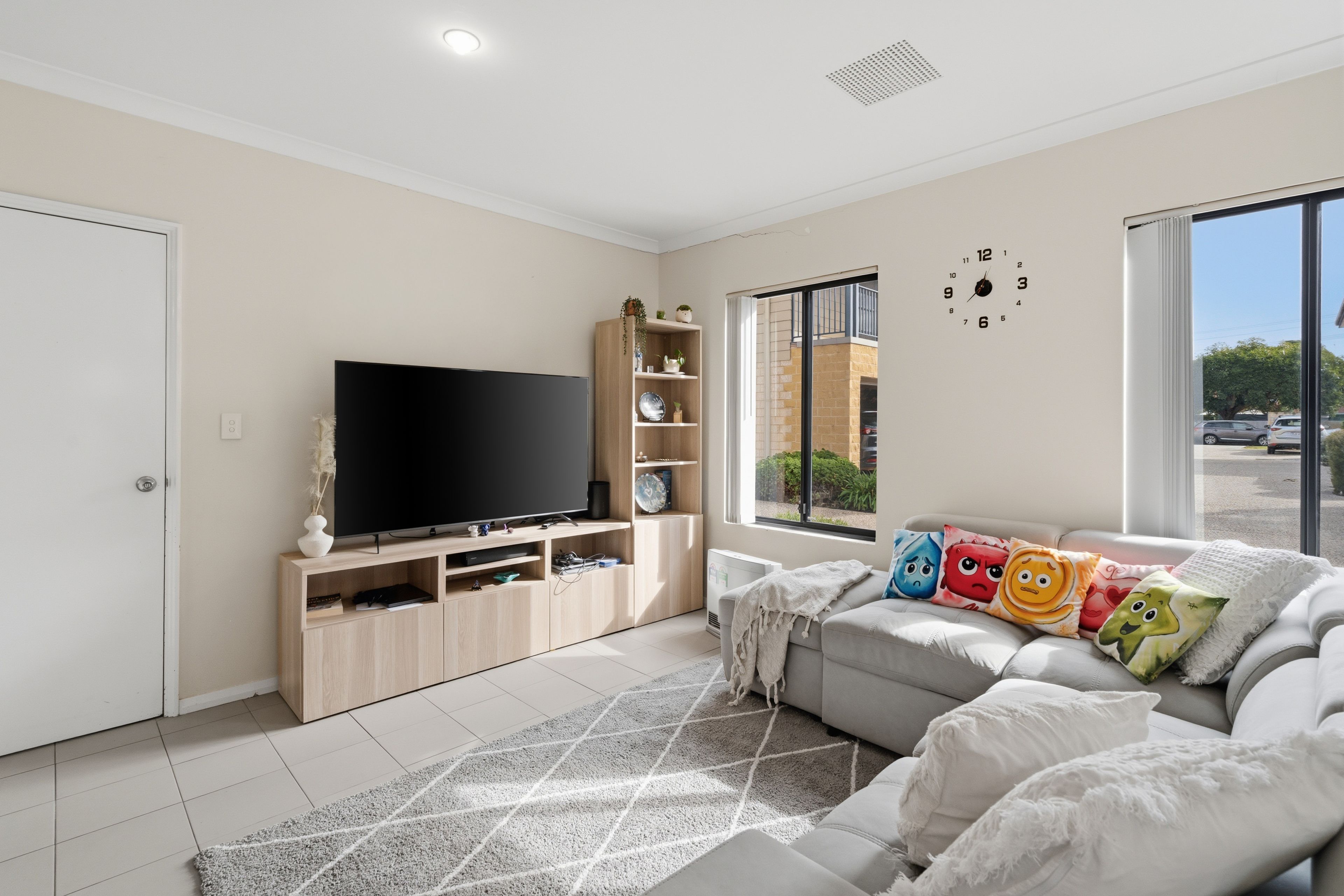 Effortless Modern Living in a Connected Lifestyle Hub — photo 15 of 28