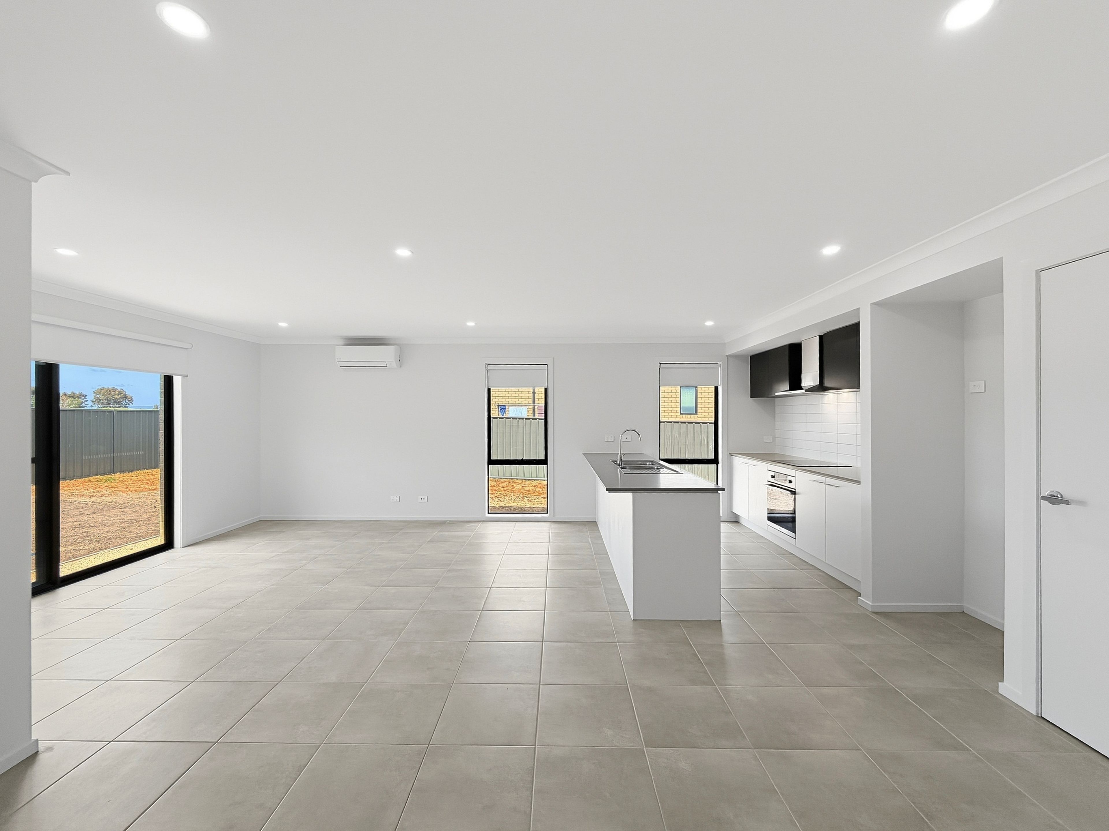 10 Kookaburra Street — photo 2 of 11