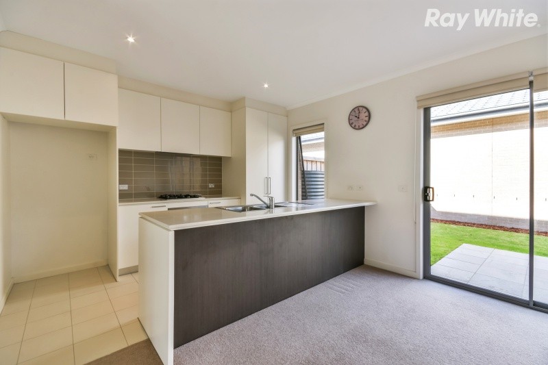 8 Harcrest Boulevard, Wantirna South, VIC 3152