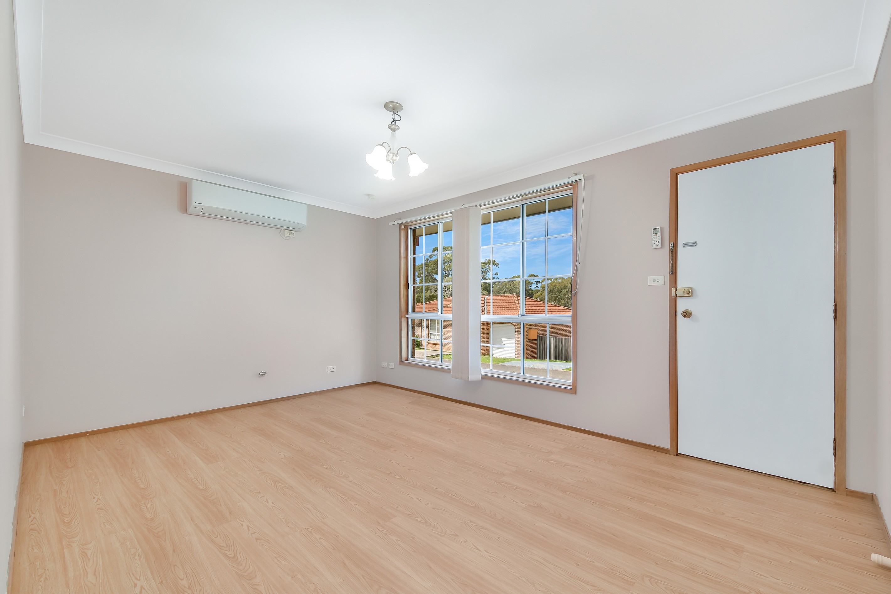 10 Glenella Way, Minto, NSW 2566