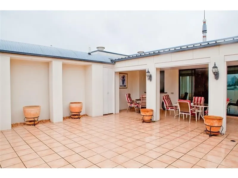 509/220 Melbourne Street, South Brisbane