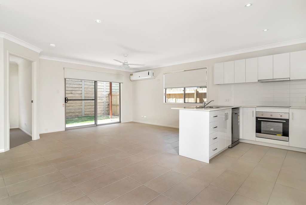 Unit 2/42 Carlin Street, Glenvale, QLD 4350