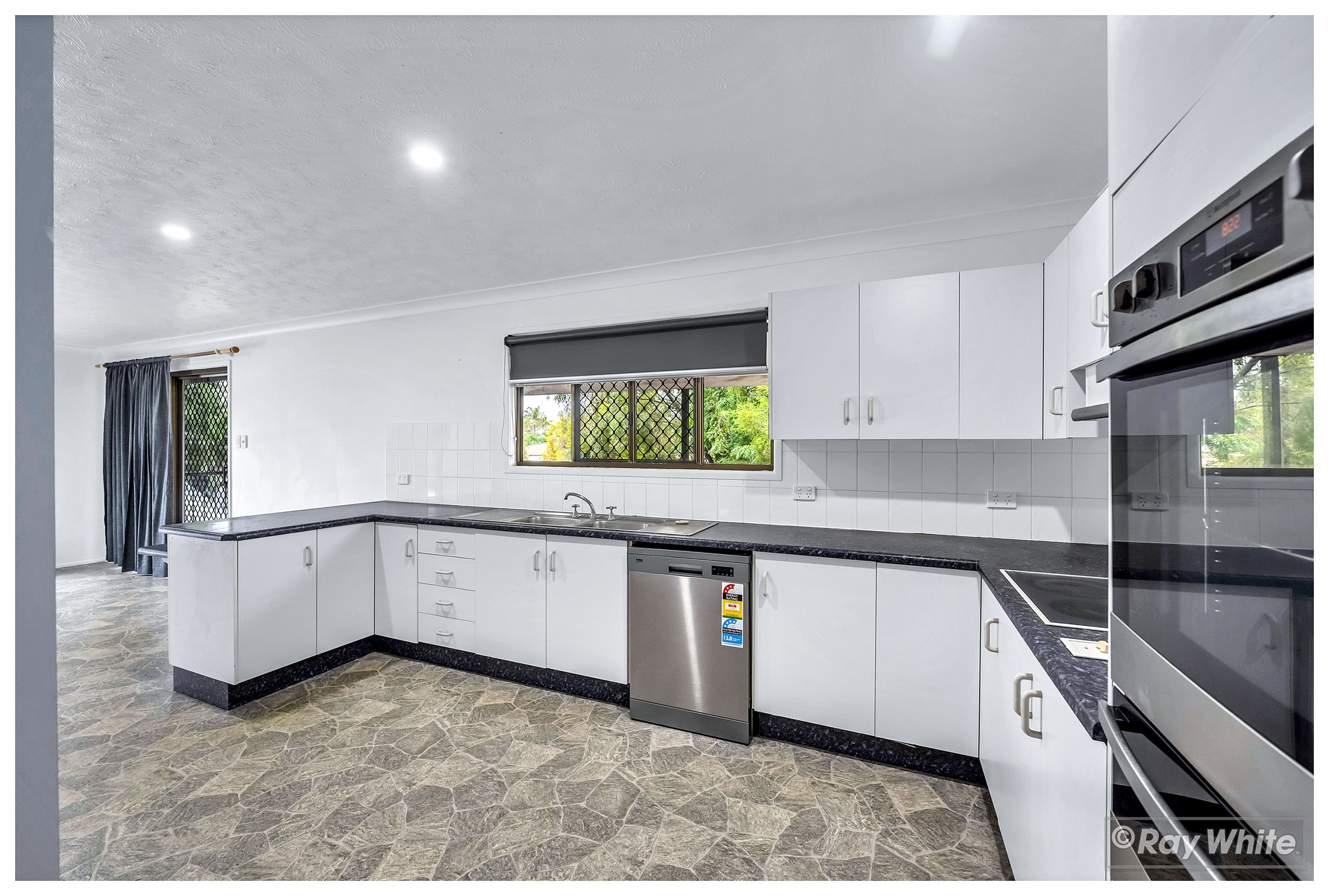 22 Pfitzemaier Street — photo 3 of 29