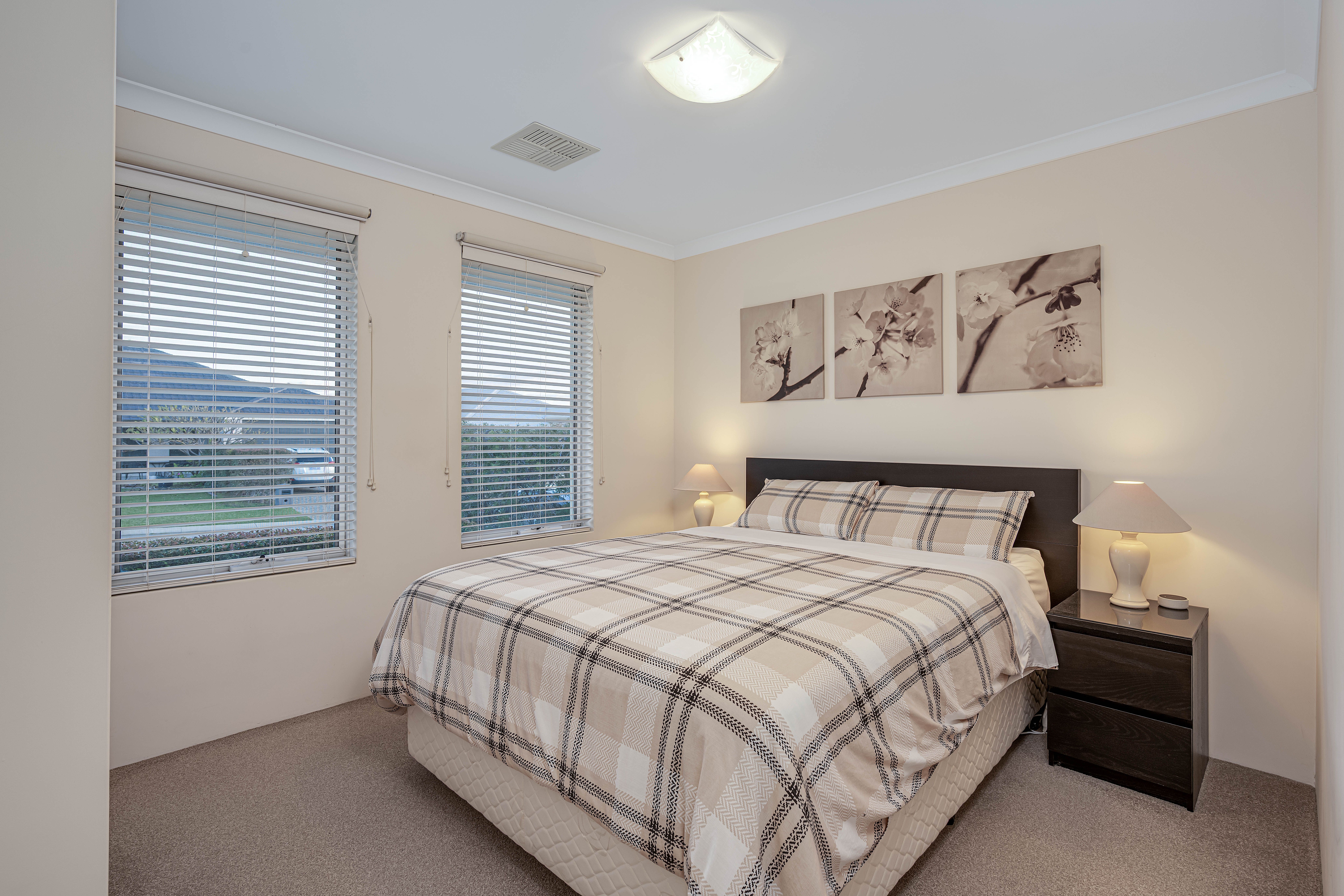 12 Oakbank Crescent — photo 19 of 30