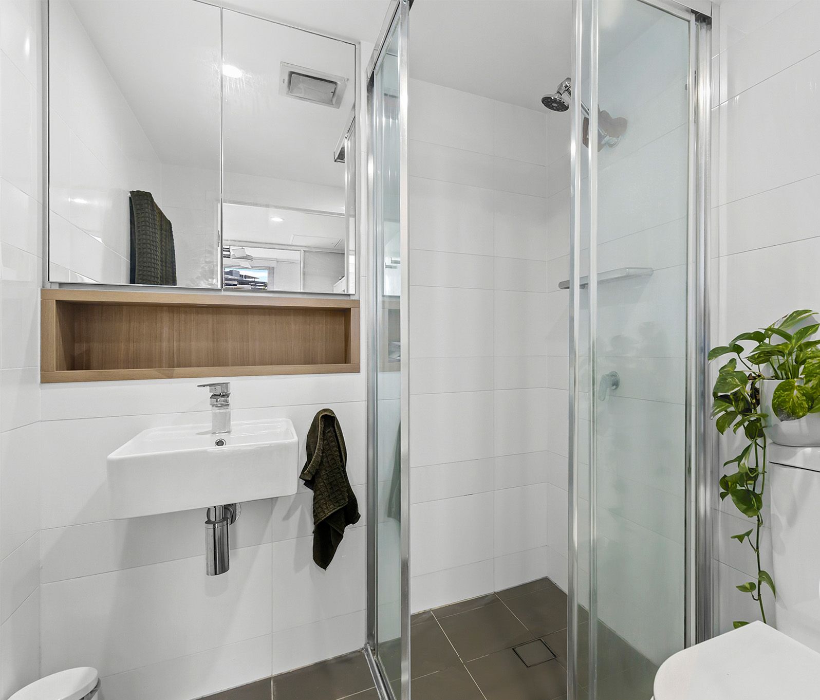 209/113 Commercial Road — photo 8 of 9