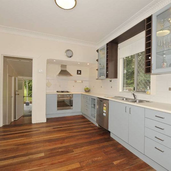59 Lancelot, Tennyson, QLD 4105