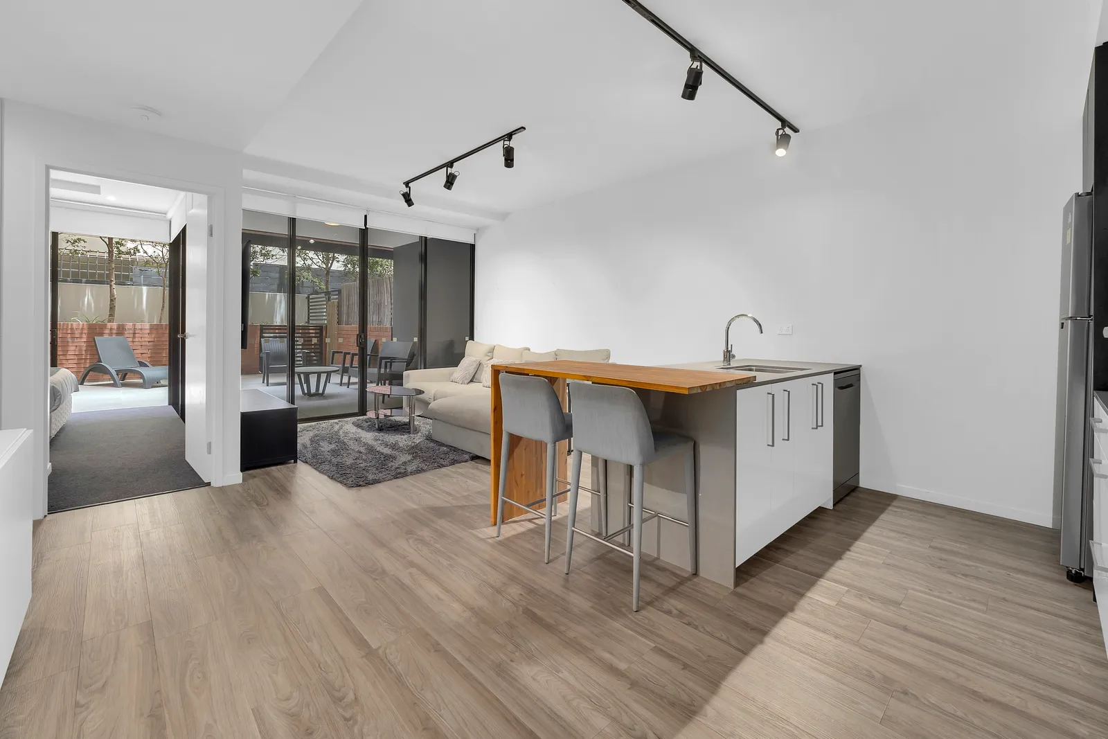 1006/9 Edmondstone Street, South Brisbane