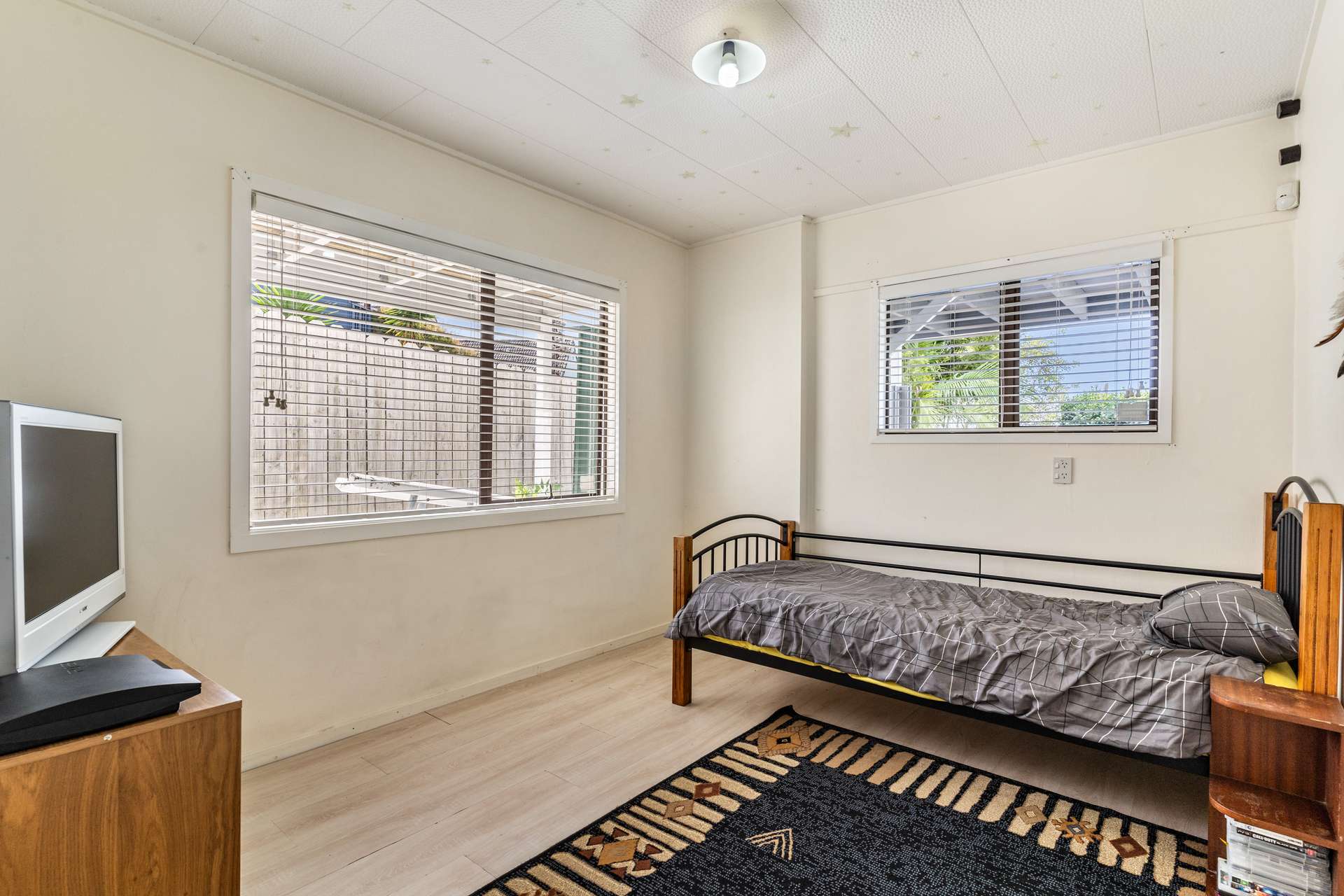 15 Flagstaff Place photo 25