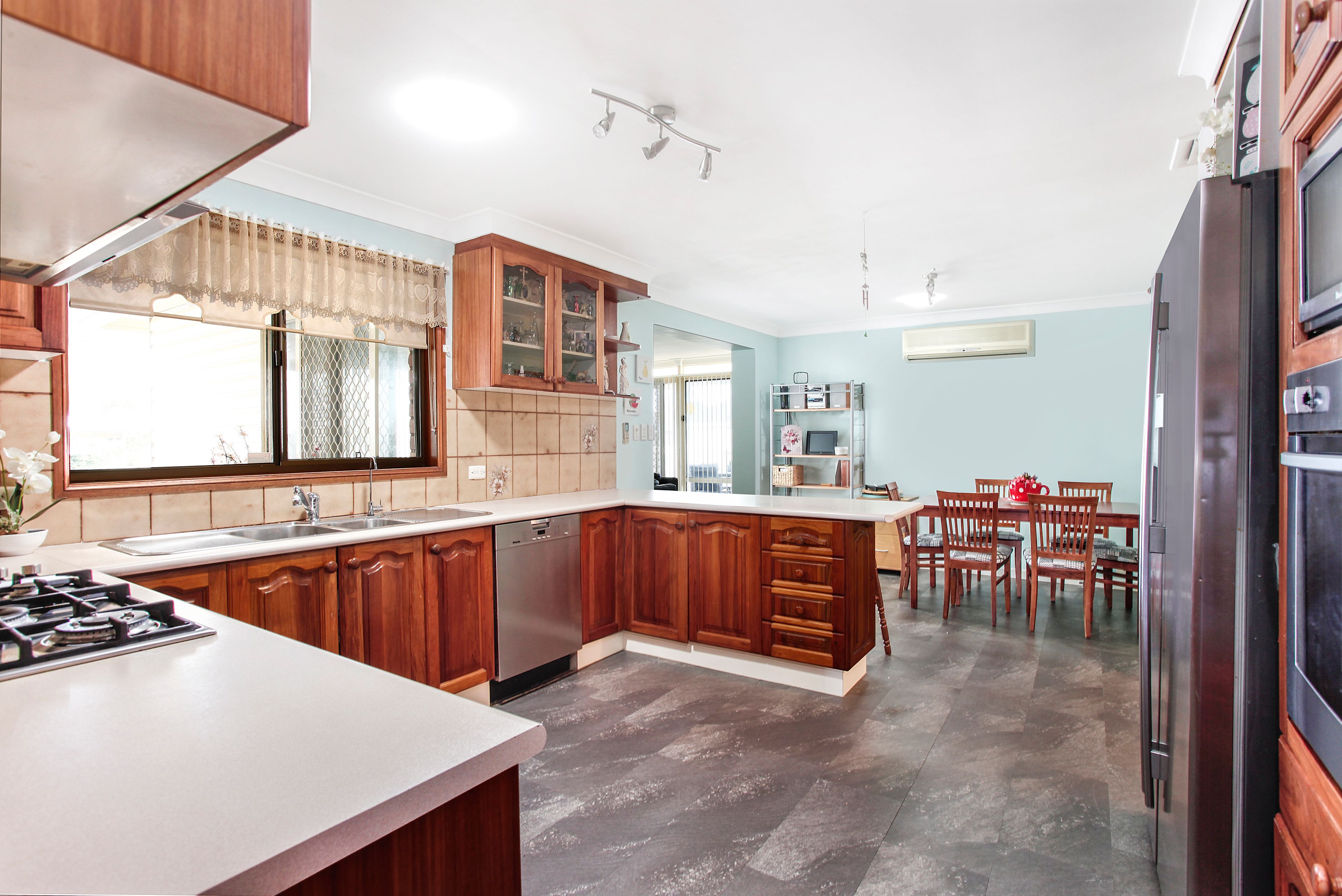 82 Roland Street, Bossley Park, NSW 2176