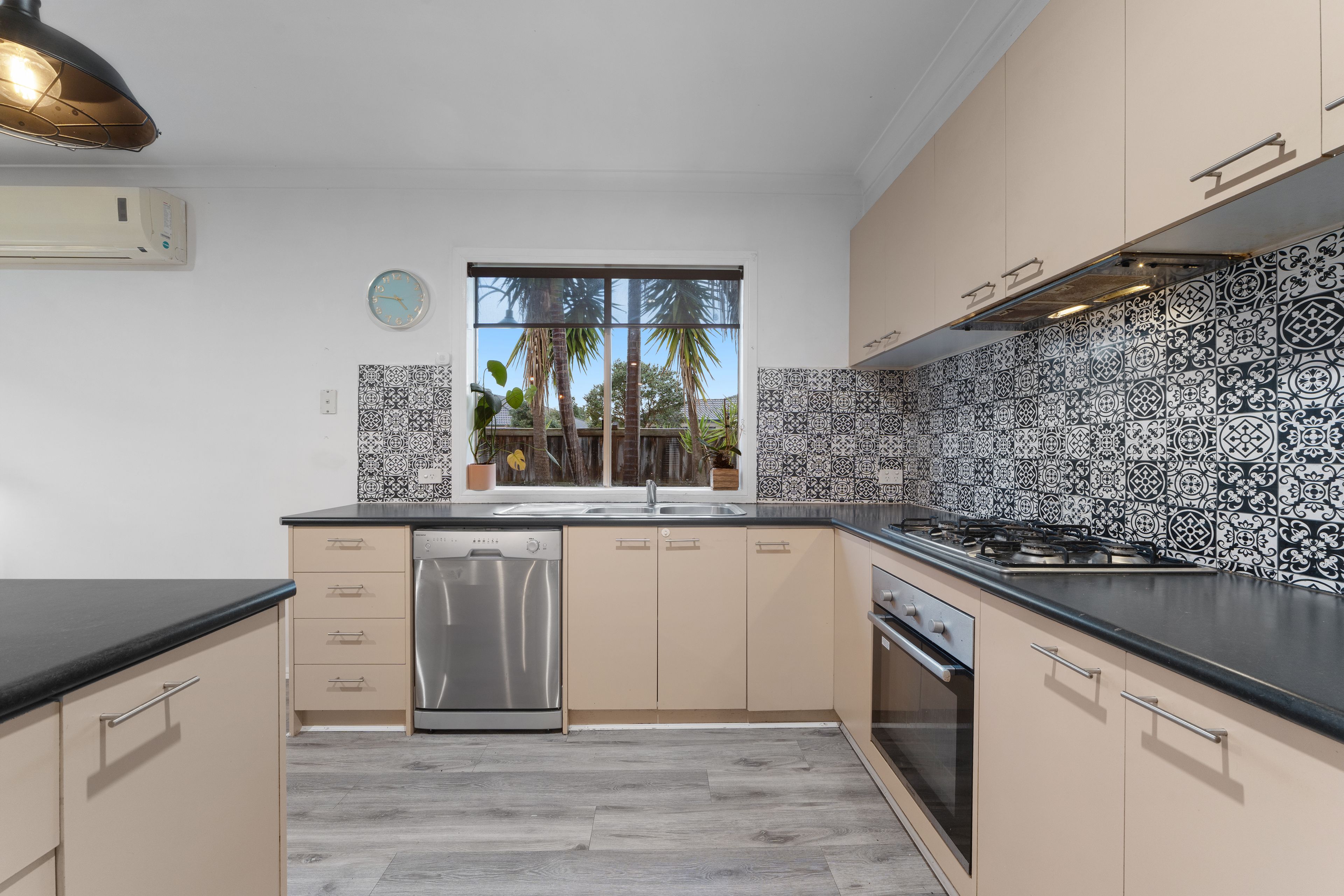 2 Sanctuary Crescent — photo 6 of 20