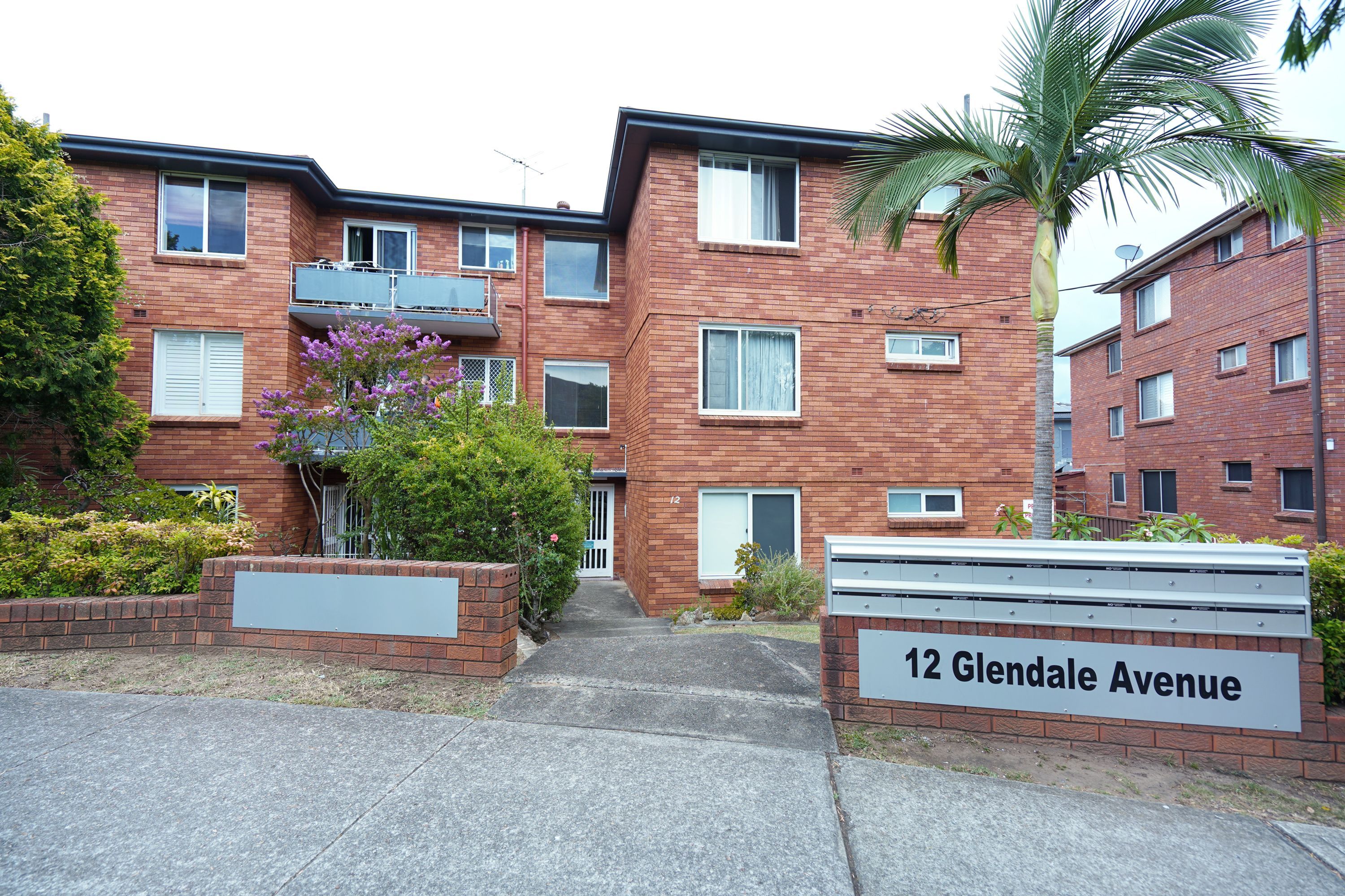 4/12 Glendale Avenue — photo from Ray White Riverwood