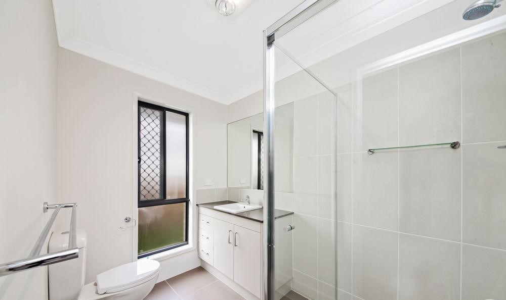 16 Acacia Place, SPRING MOUNTAIN, QLD 4300