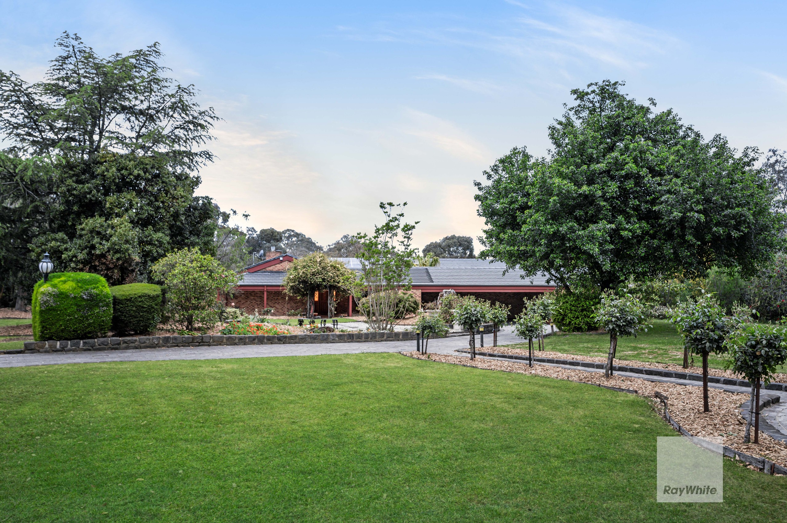 17 Dumfries Terrace, Greenvale, VIC 3059