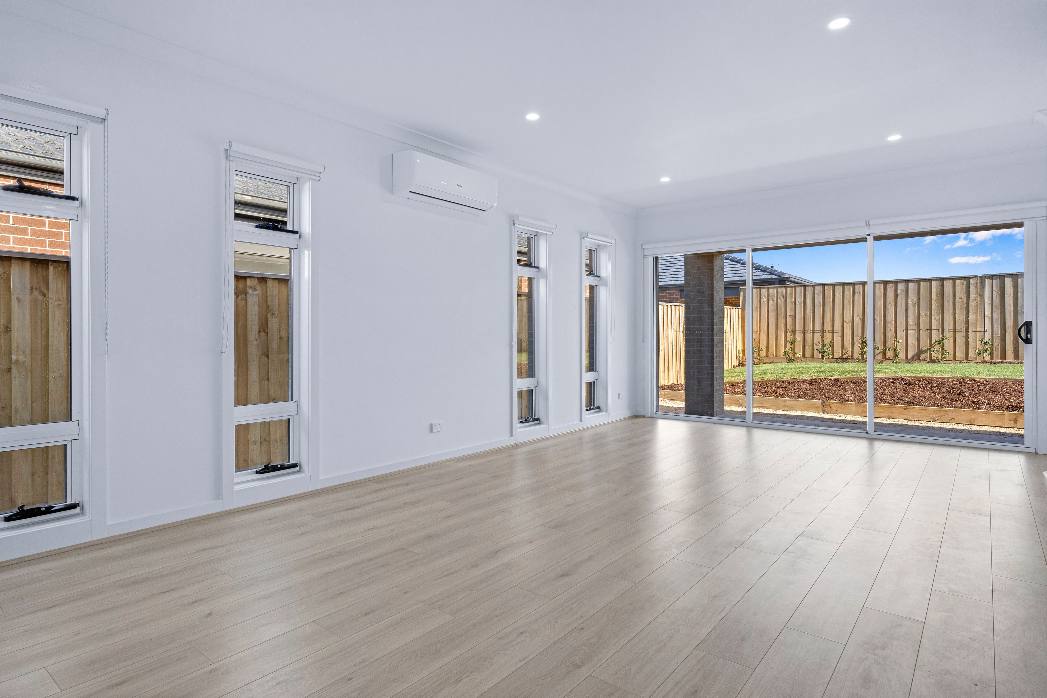 42 Ruthven Way, Mambourin, VIC 3024