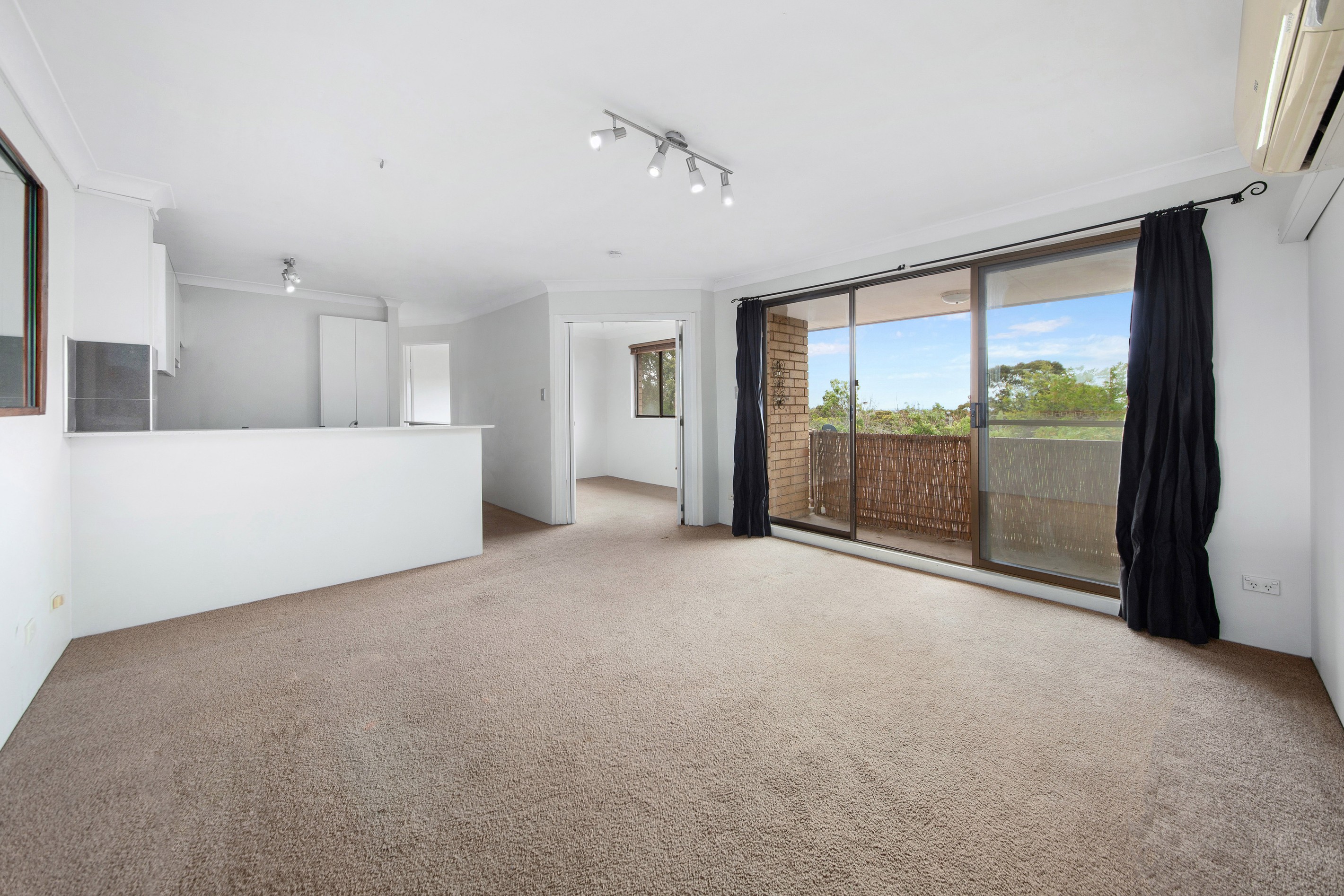 15/125 Oak Road, Kirrawee, NSW 2232