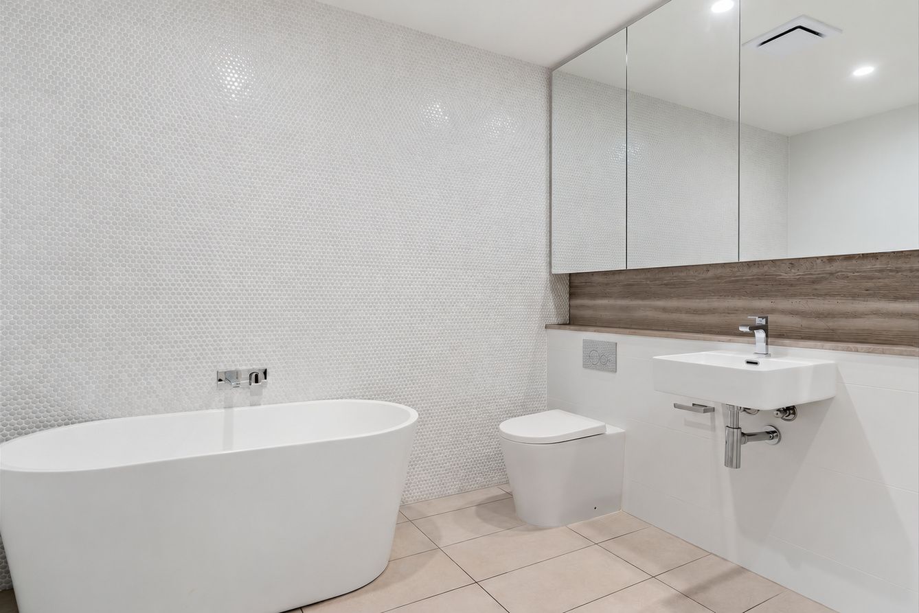 405/416 Kingsway — photo 3 of 10
