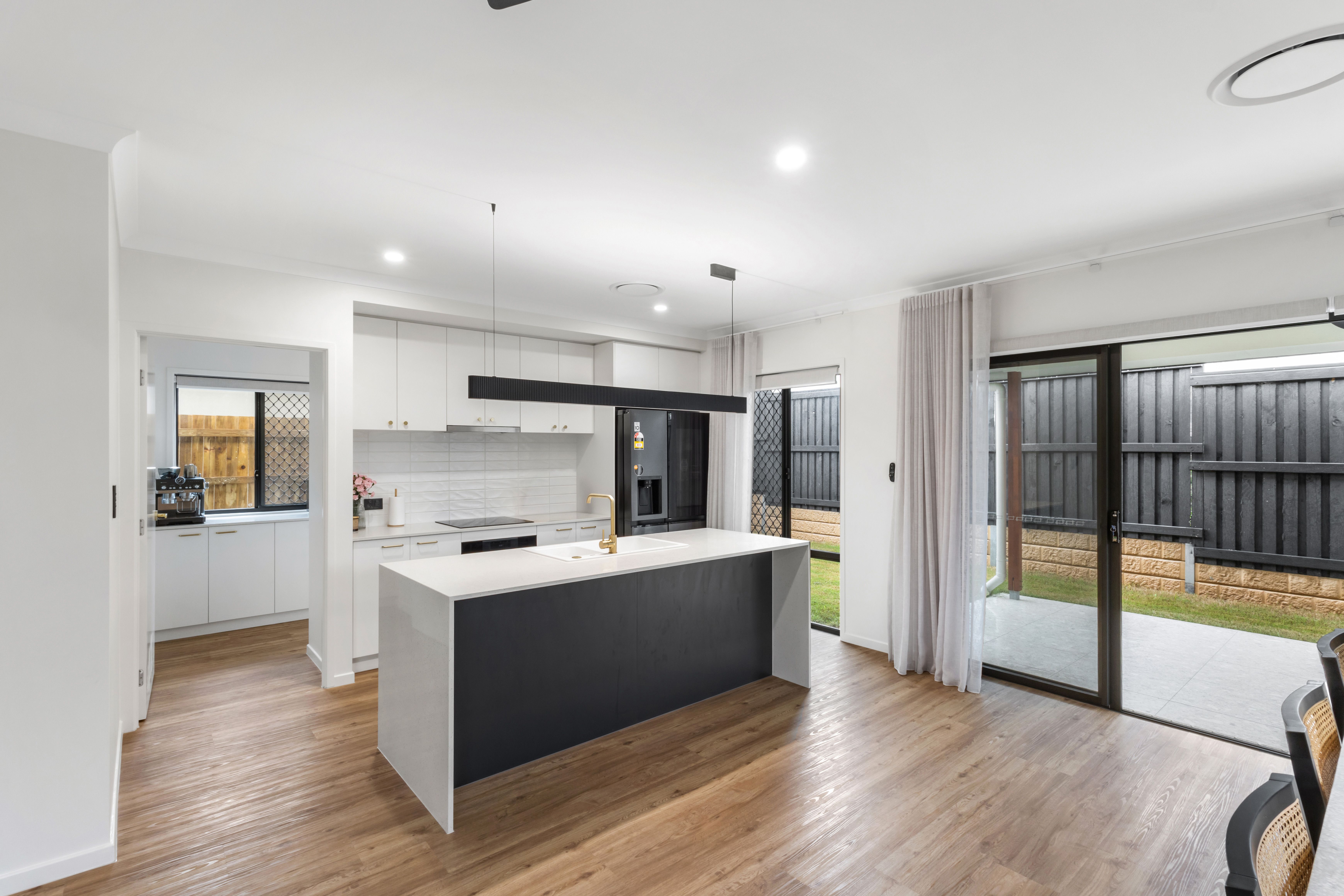 24 Zenith Circuit, FLAGSTONE, QLD 4280