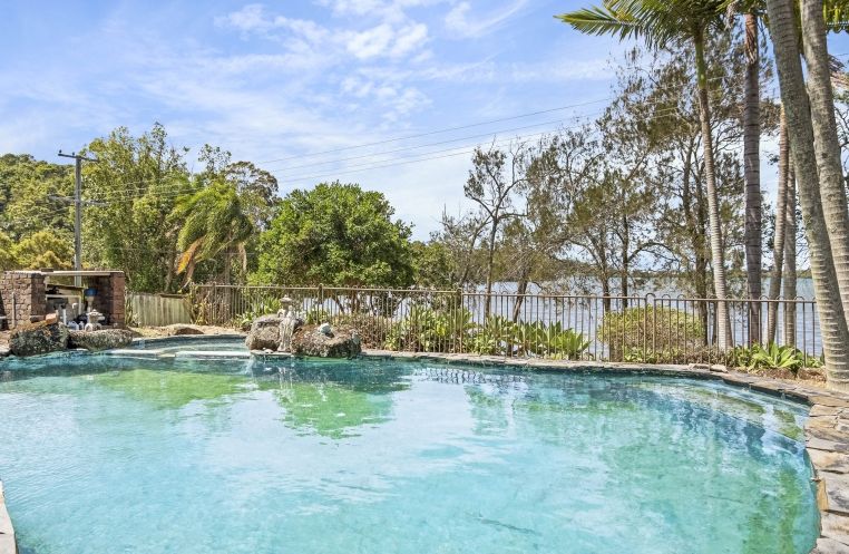 108 Broadwater Esplanade
