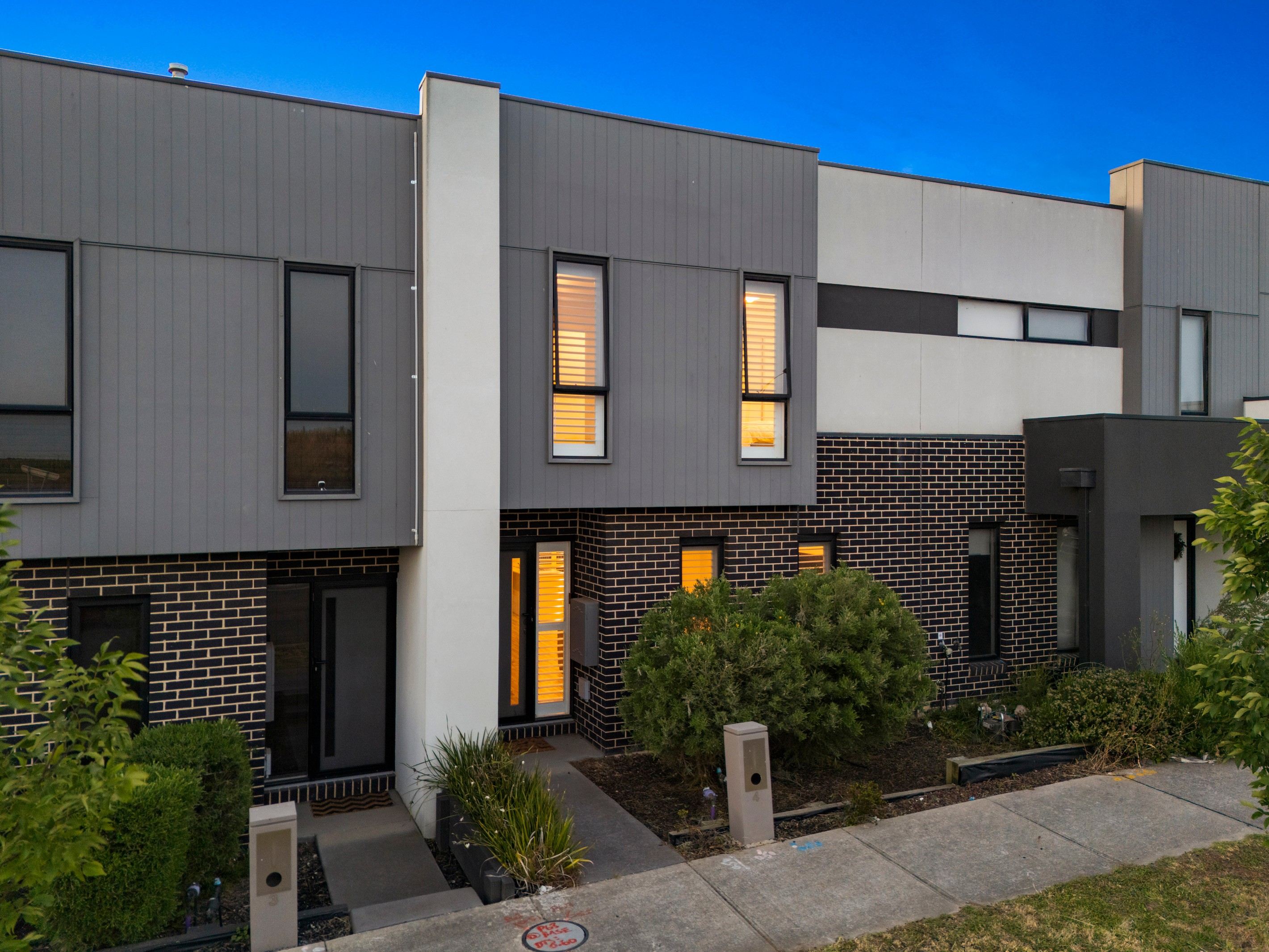 4 Talmalmo Lane, Clyde North, VIC 3978