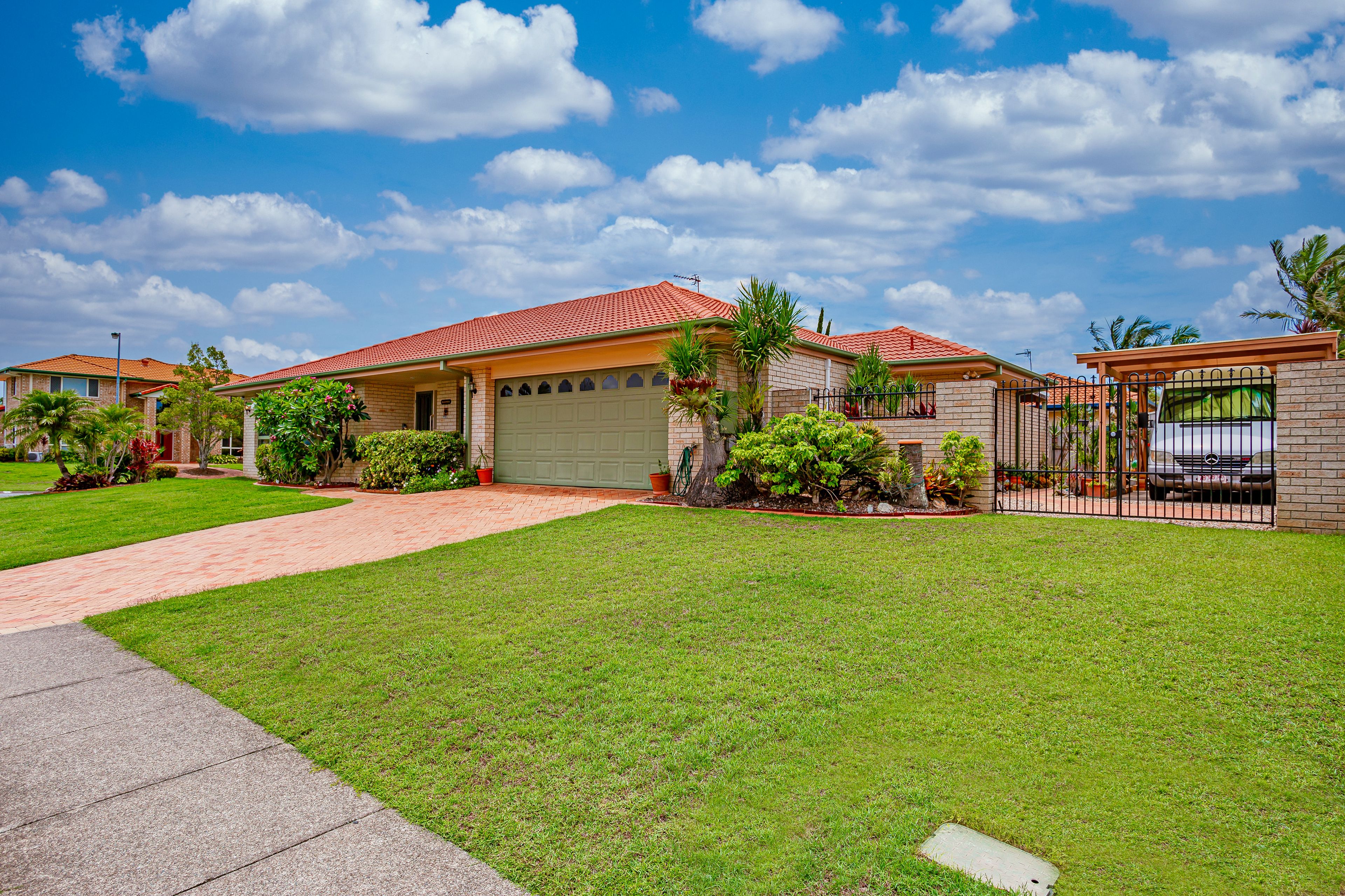 25 Warbler Parade, Varsity Lakes, QLD 4227