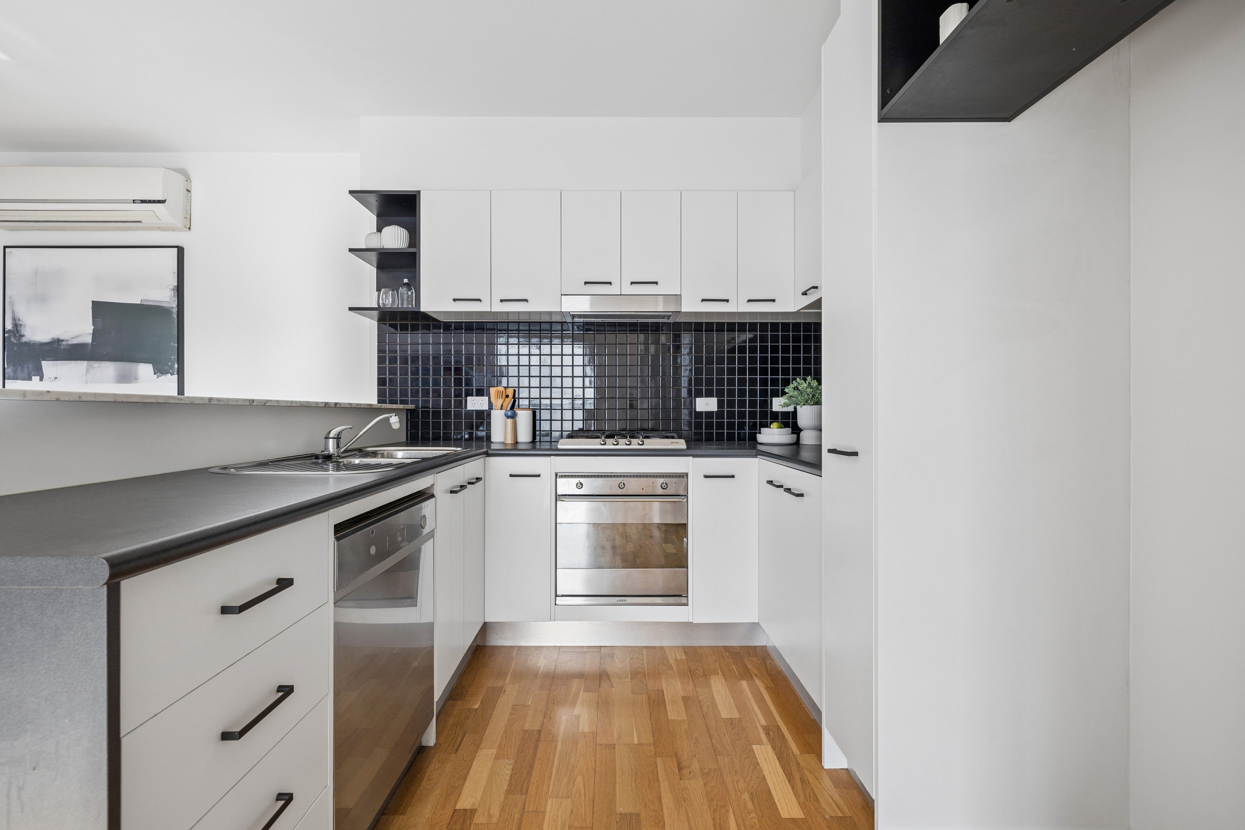 1110/87 Franklin Street — photo 5 of 22