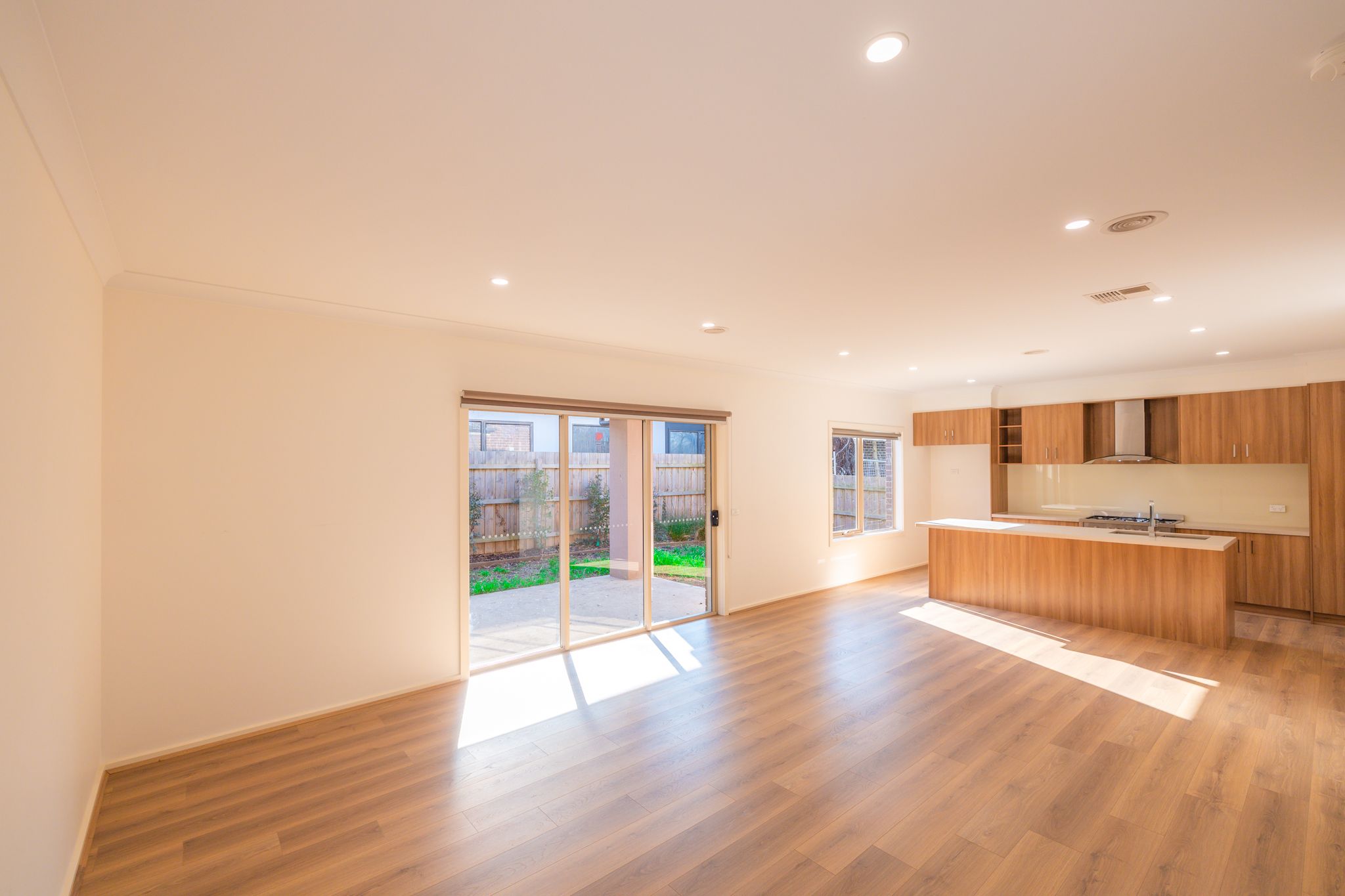 2/62 Scoresby Road — photo 7 of 14