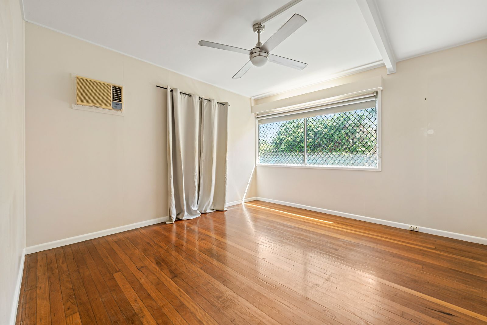 1226 Anzac Avenue — photo 6 of 15